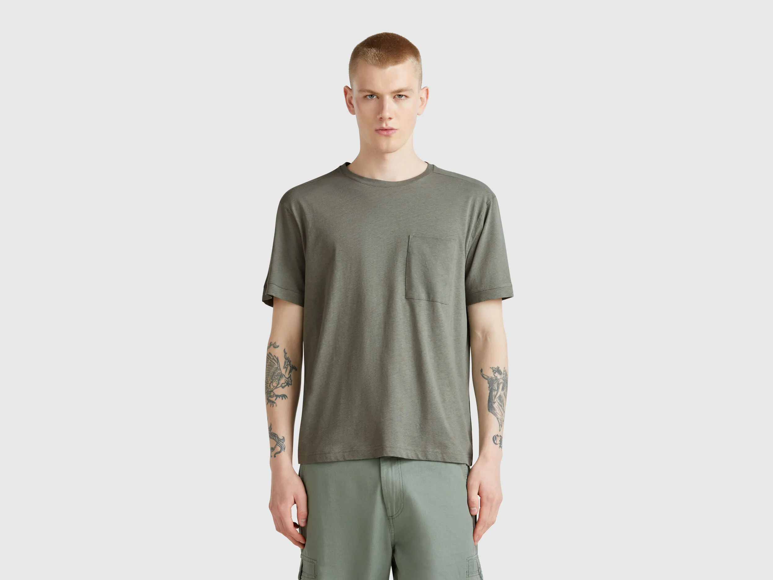 T-shirt en lin mélangé avec poche - Kaki