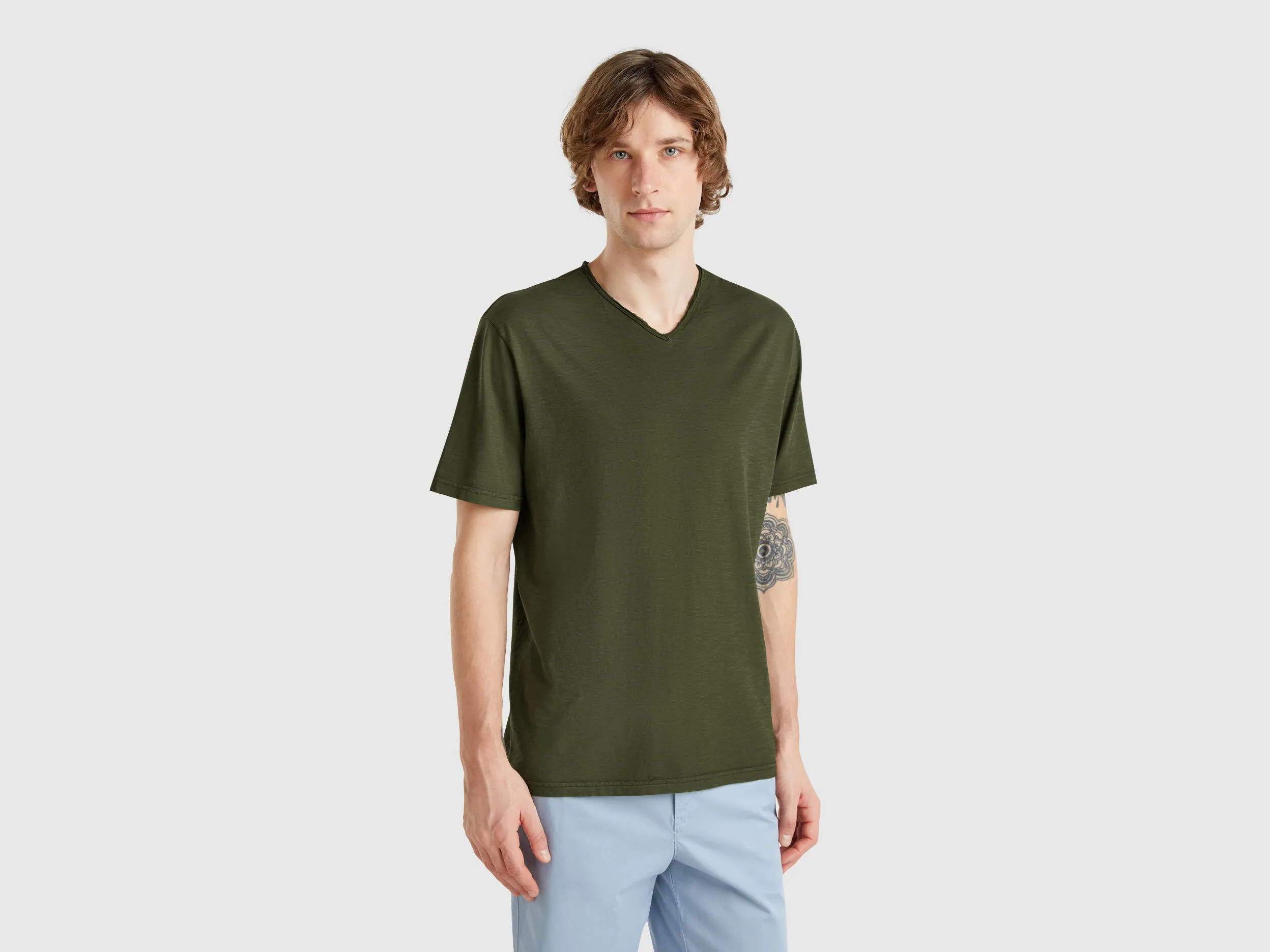 T-shirt 100% coton avec col V - Vert olive