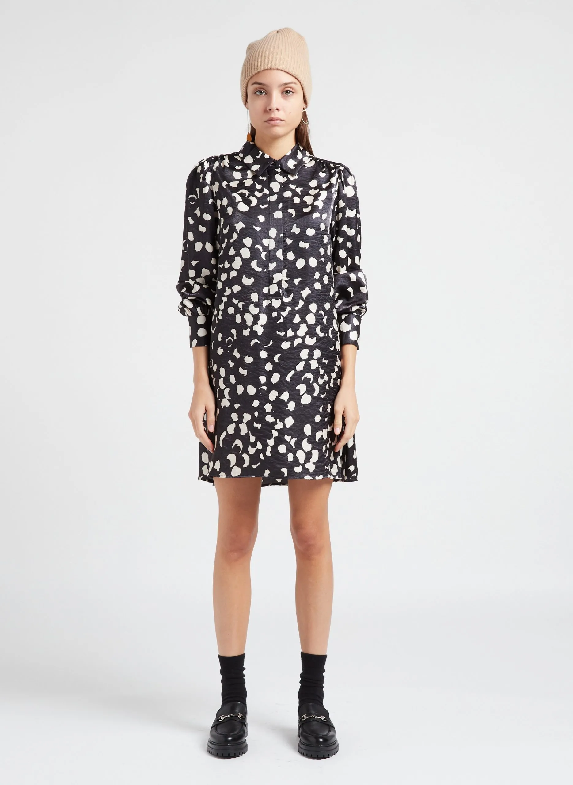 Robe courte col classique imprimée Noir OMIKA