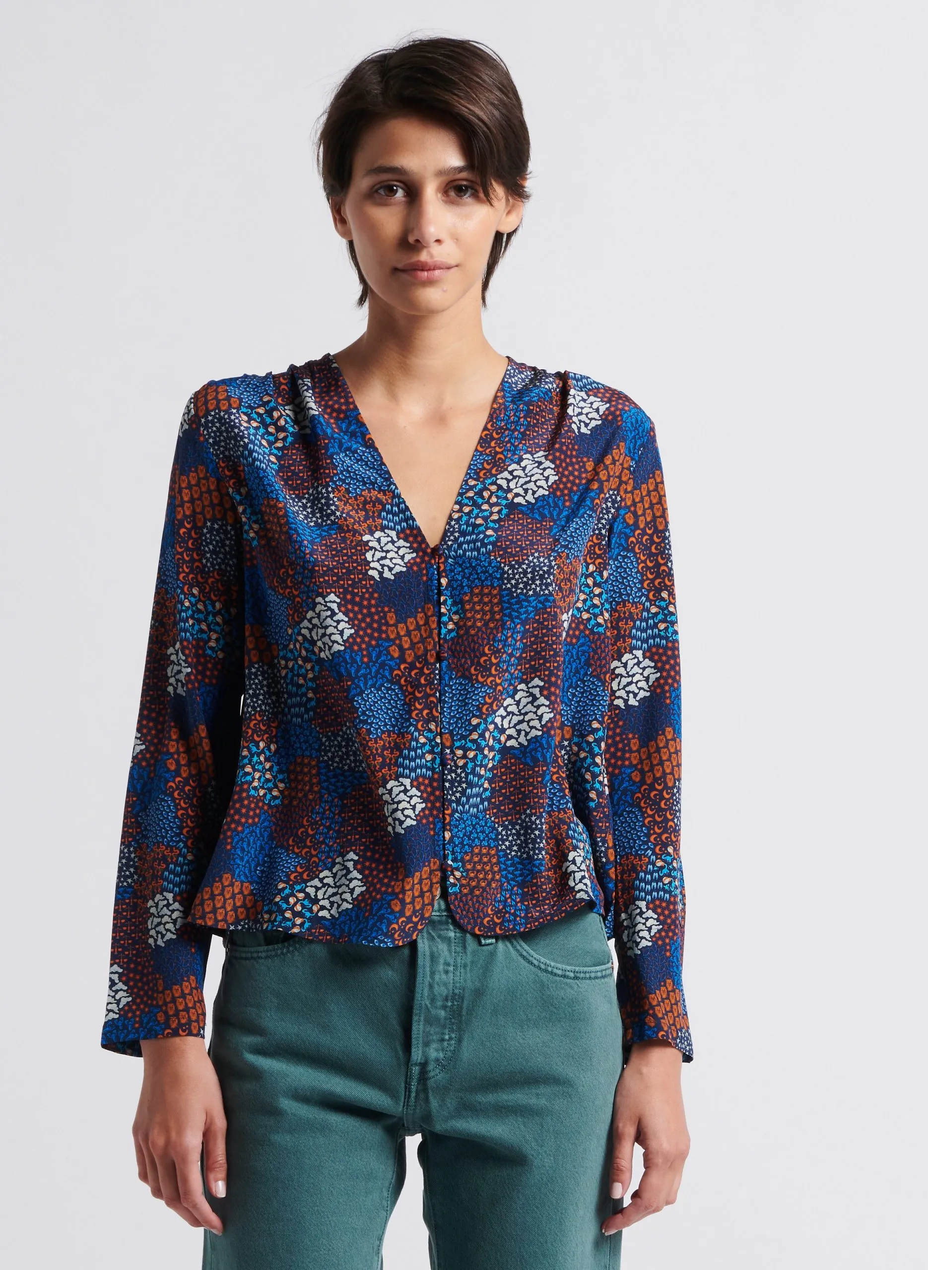 Blouse col V en soie Bleu ENVOUTANTE