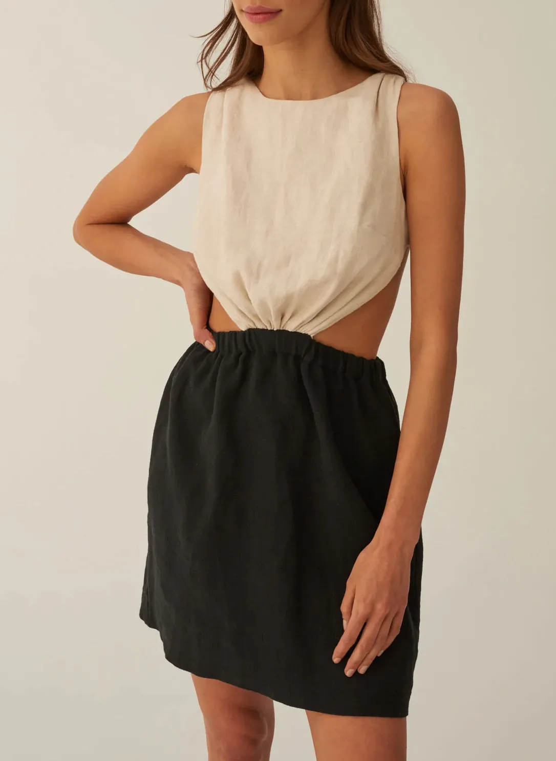 Robe courte sans manche dos nu Noir APHRODITE