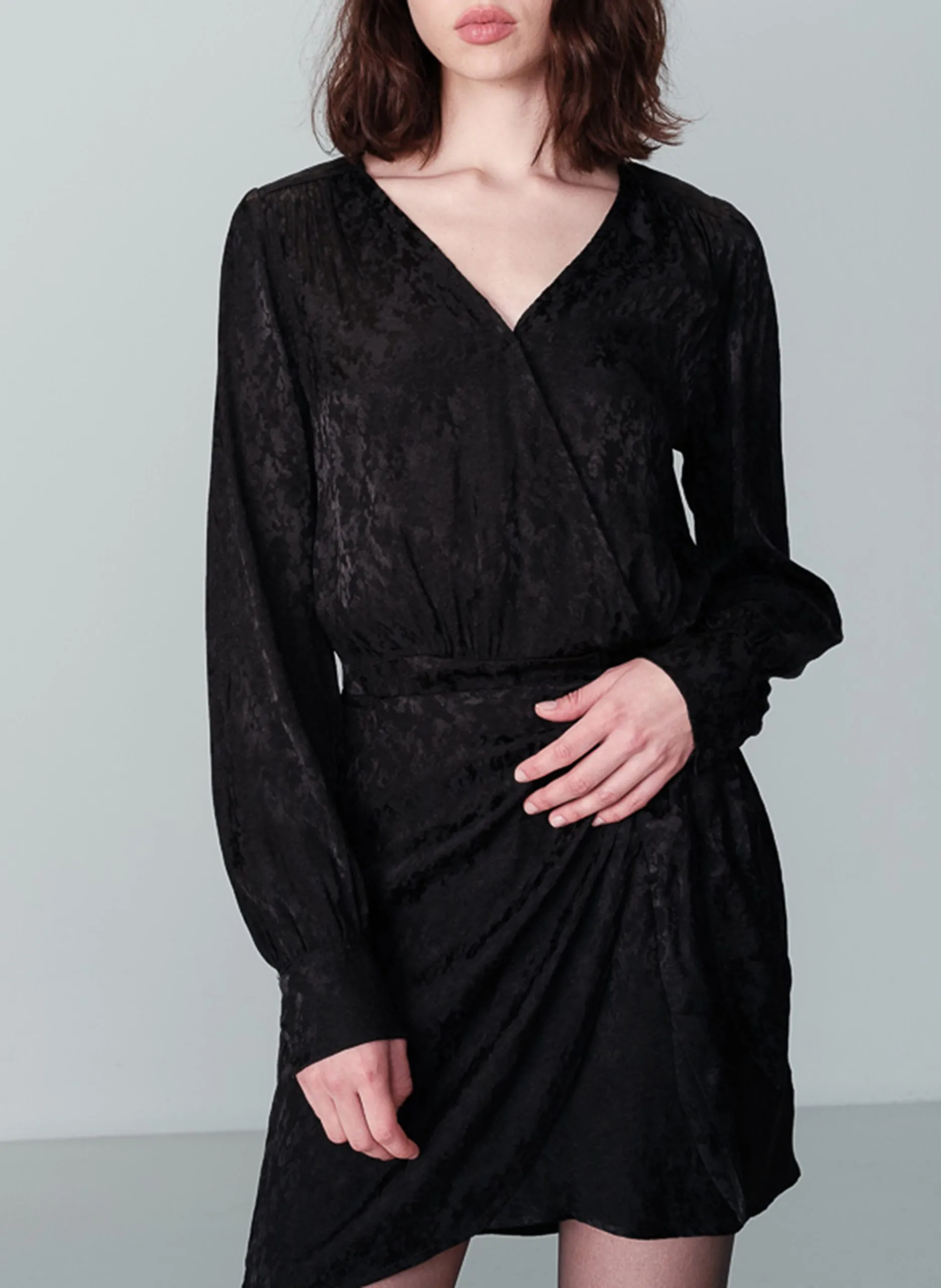 Robe courte cache-coeur Noir NUANCE