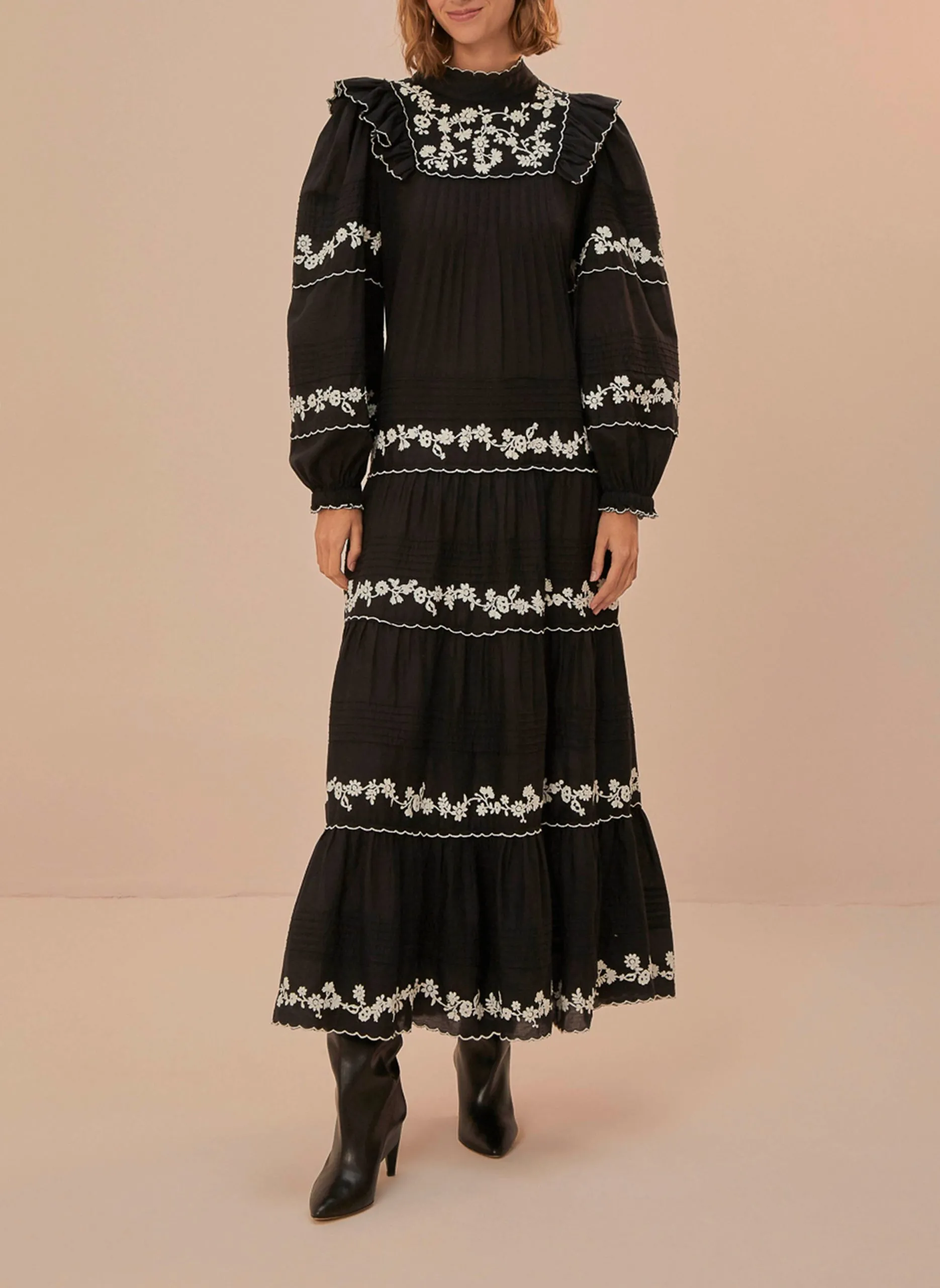 Robe longue en coton brodé Noir