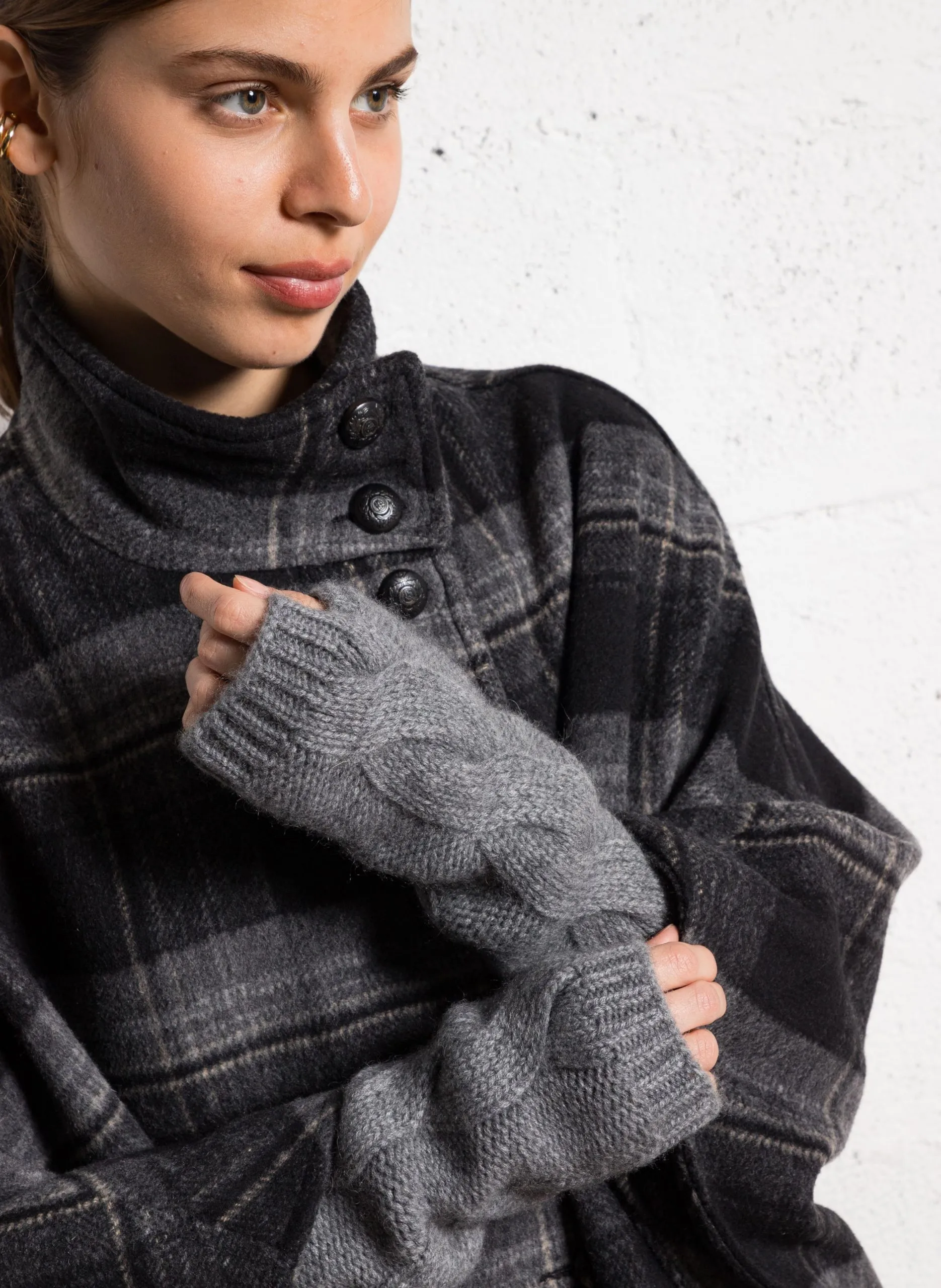 Mitaines maille tressée en cachemire Gris