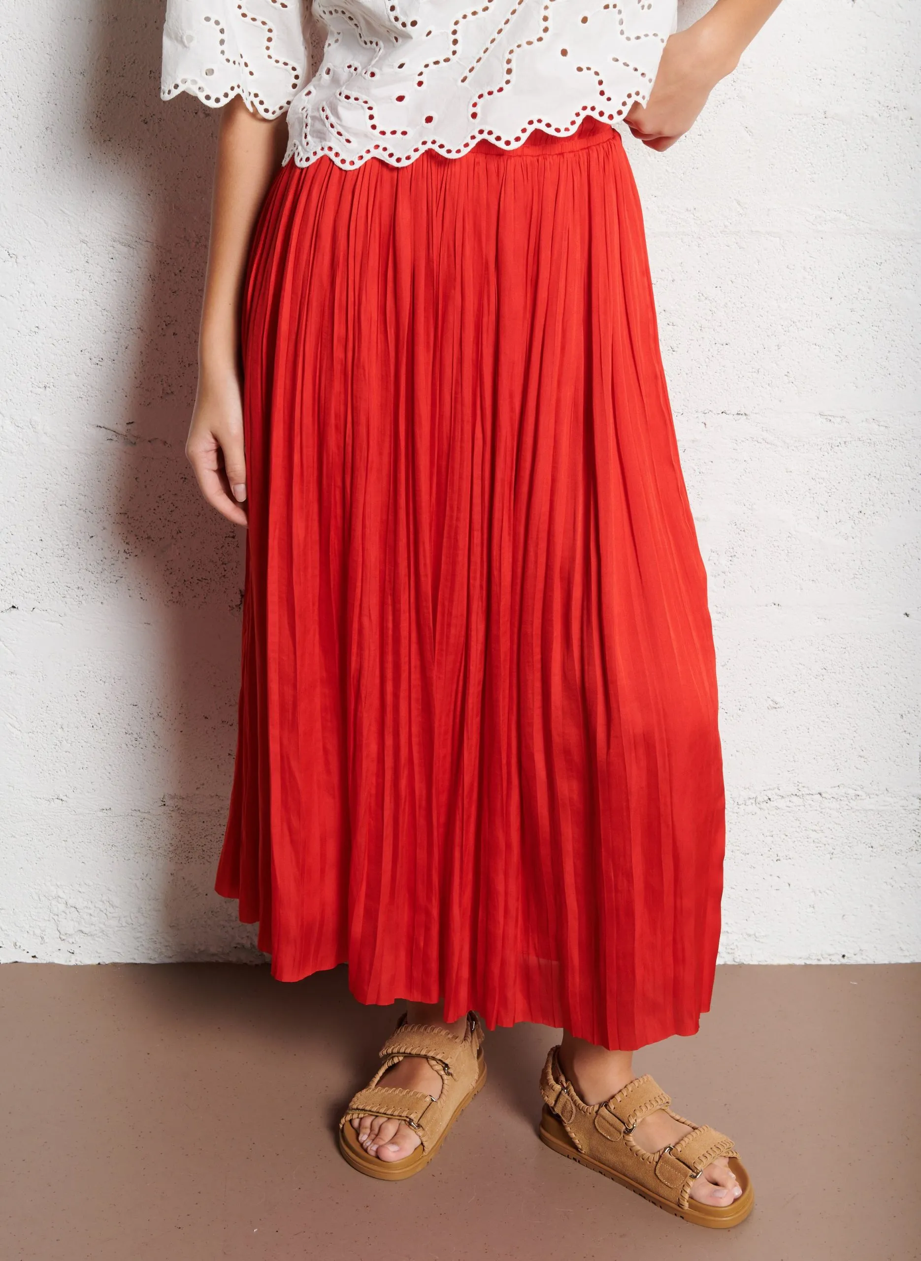 Jupe midi plissée satinée Rouge FUN