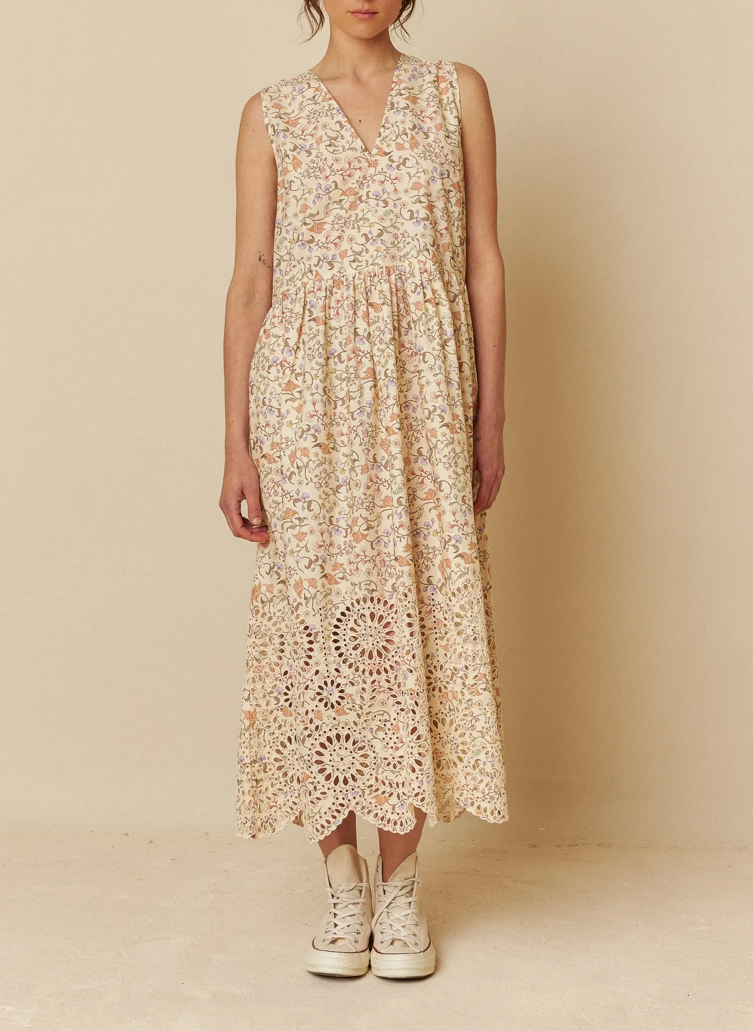 Robe longue brodée en coton Beige