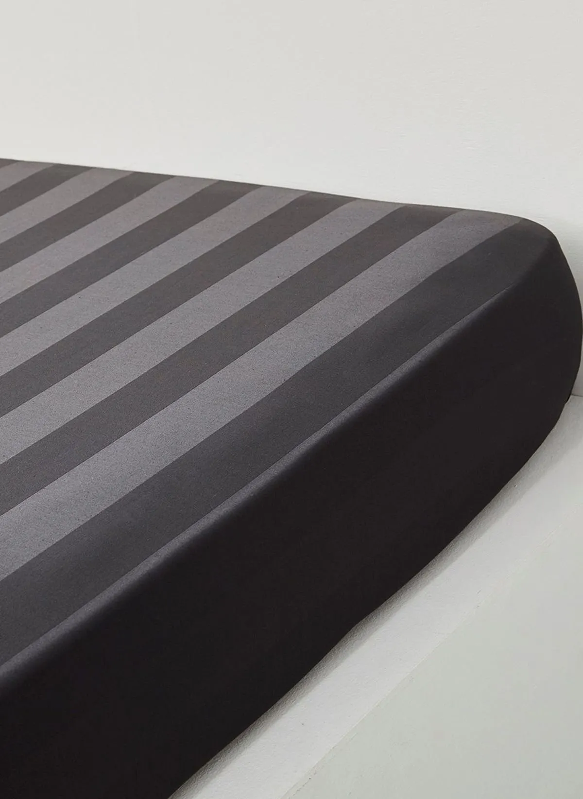 Drap housse uni en coton Noir PRESTIGE