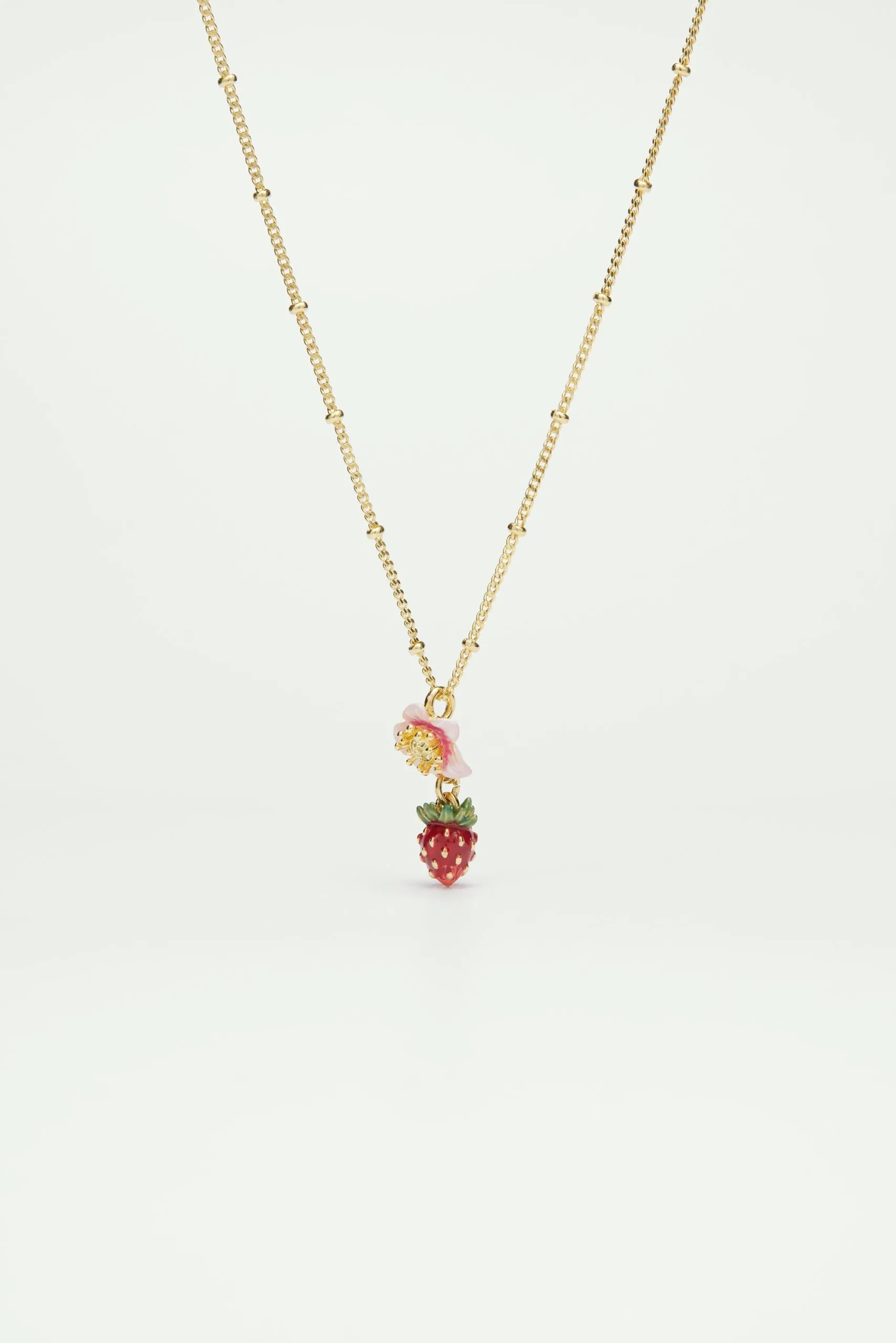 Collier pendentif fraise des bois et fleur Multicolore