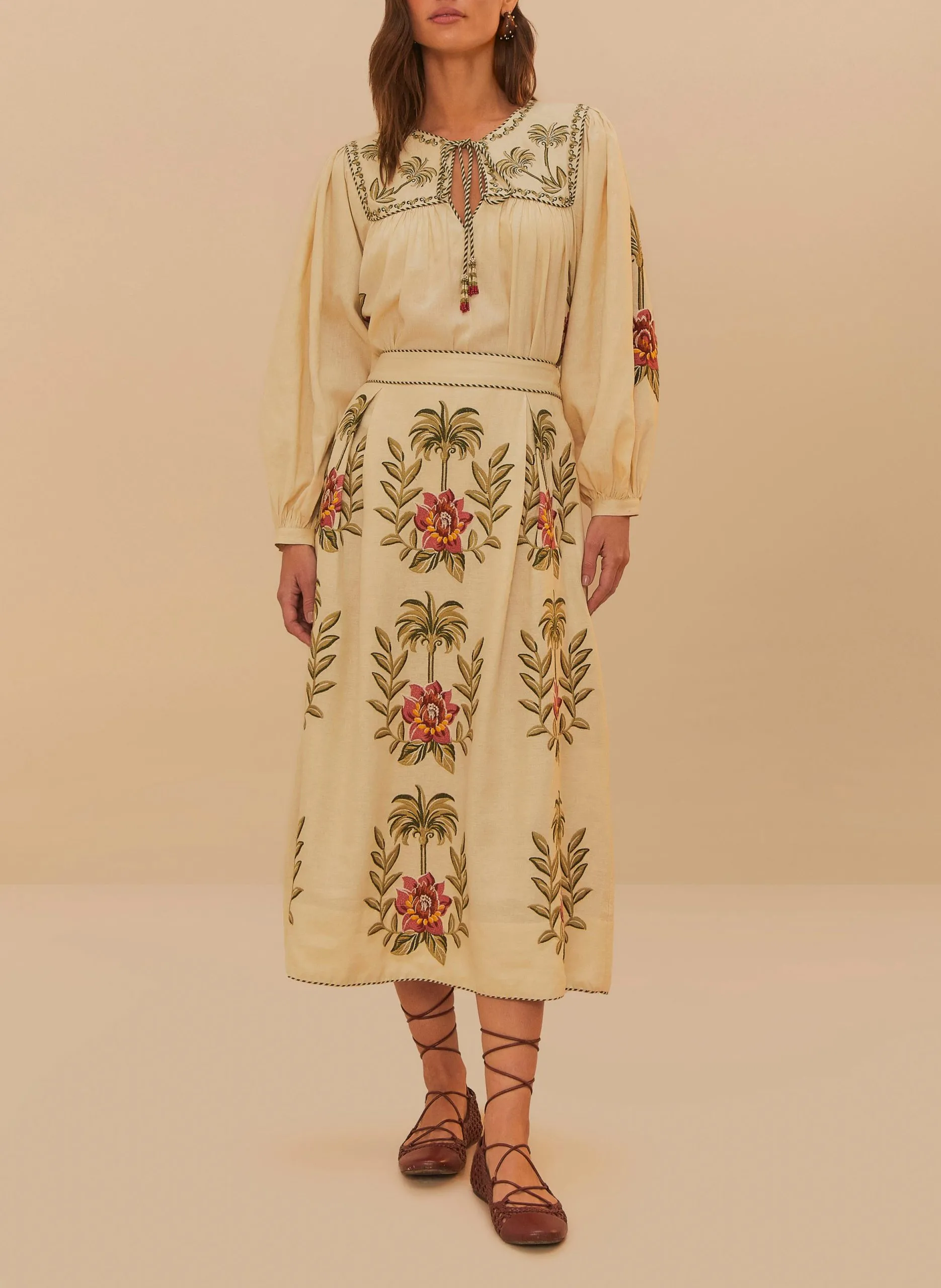 Jupe midi évasée à broderies Beige