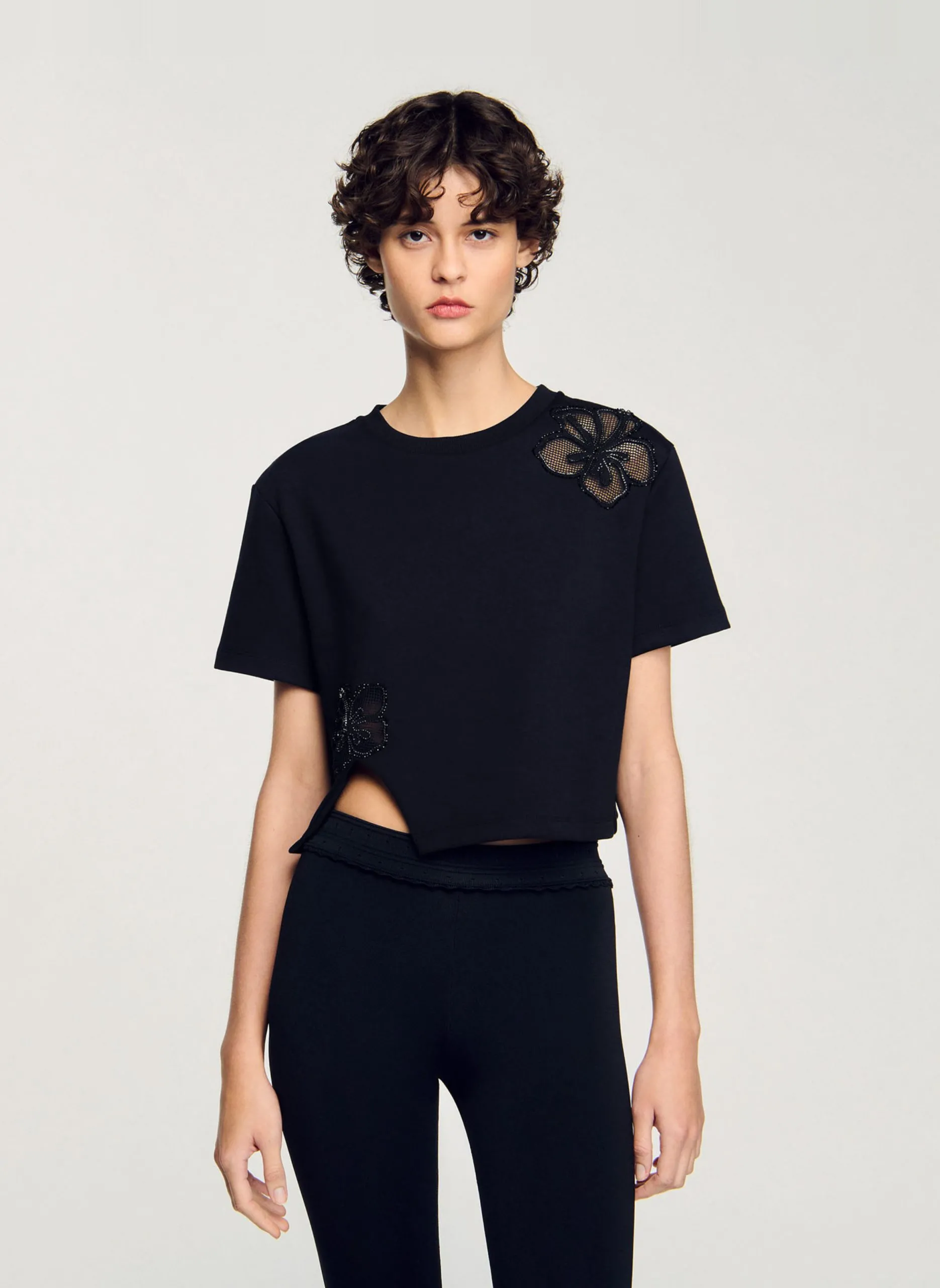 Tee-shirt court broderies fleuries Noir