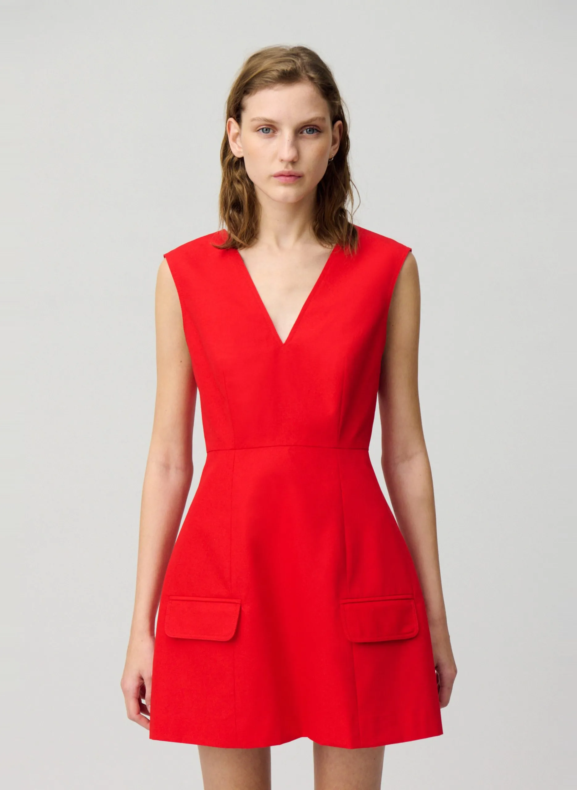 Robe courte sans manches col v Rouge