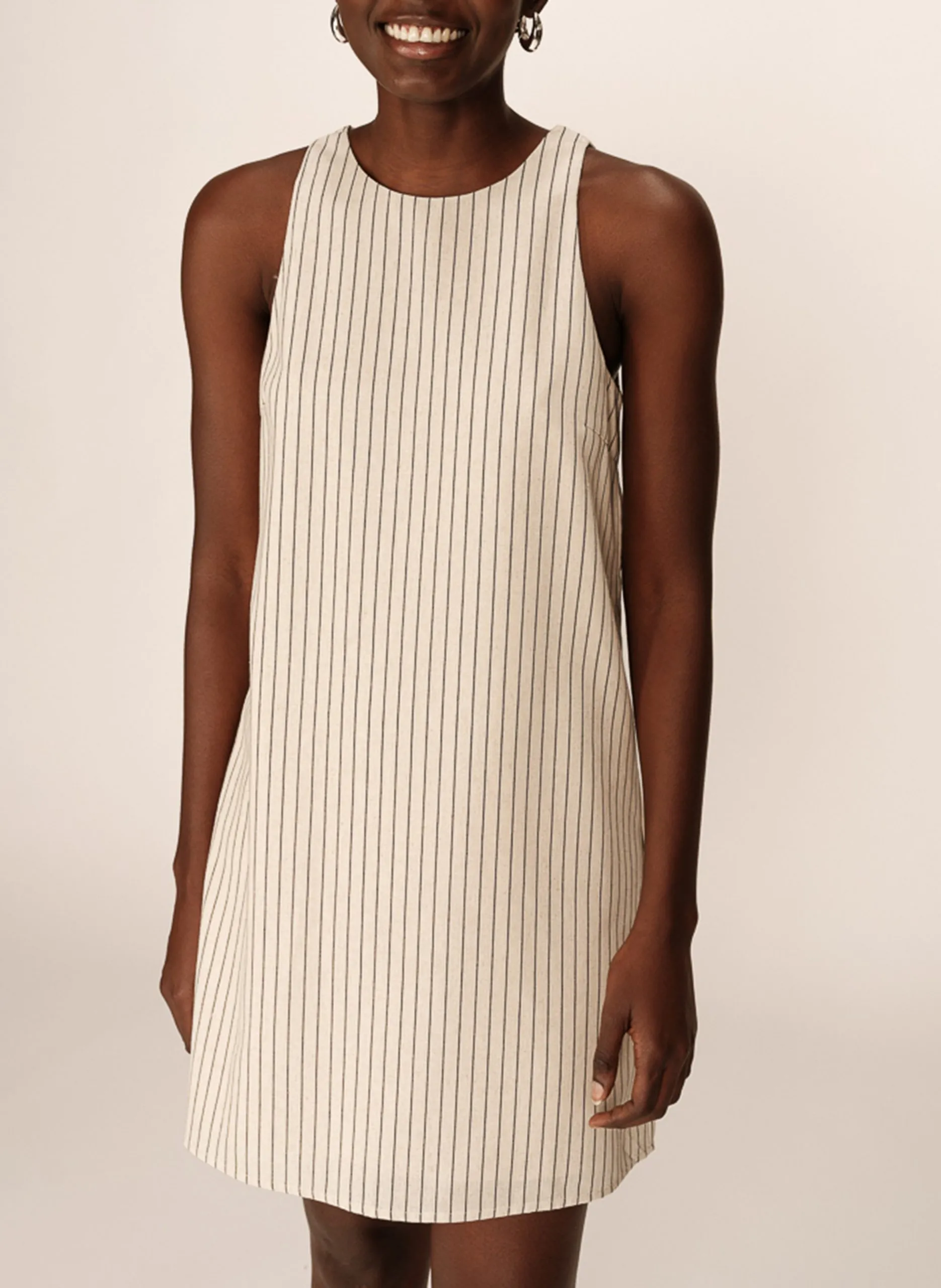 Robe courte col rond Beige PETZ