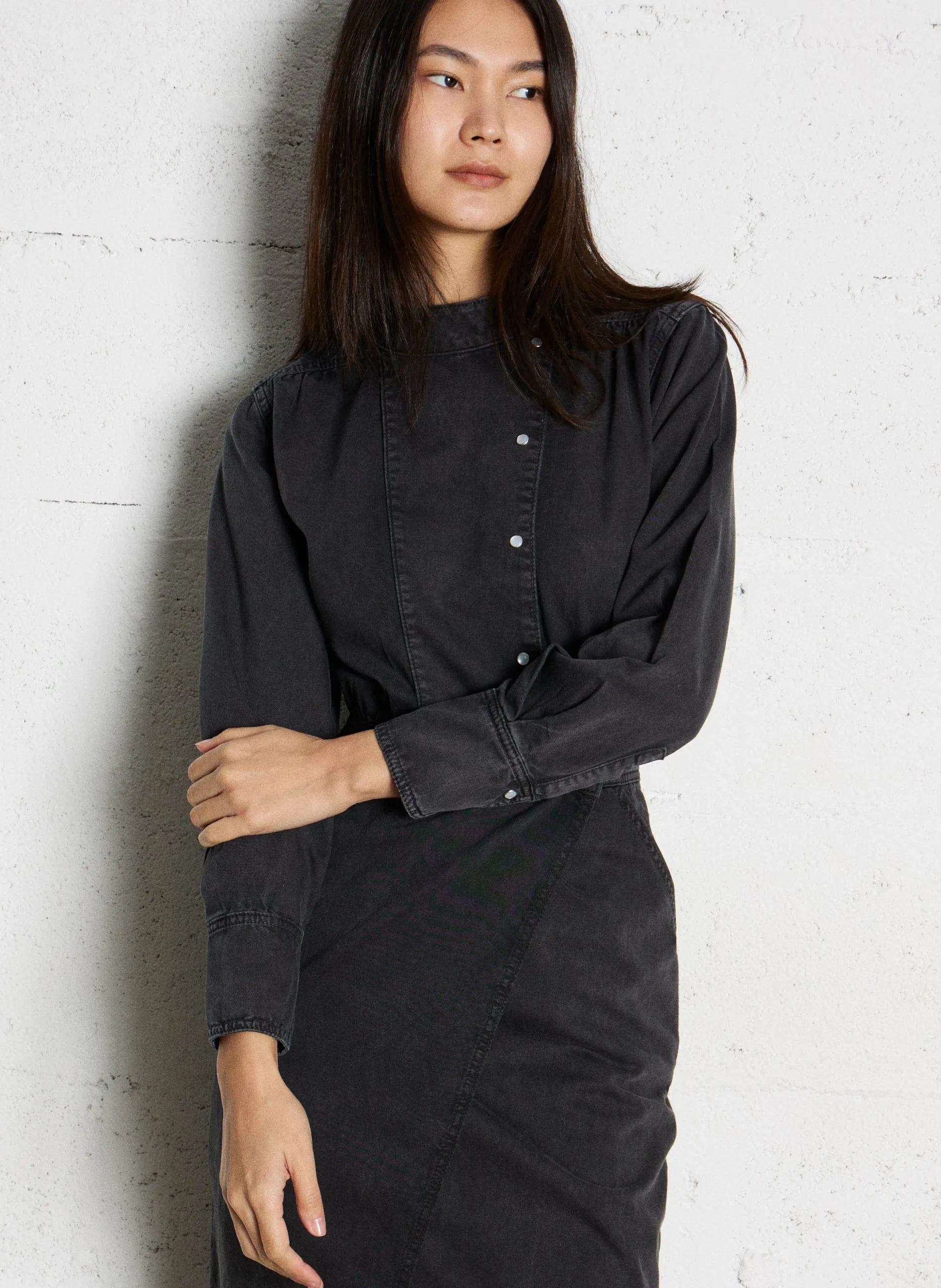 Robe midi portefeuille boutonnée en jean Noir BAKIE