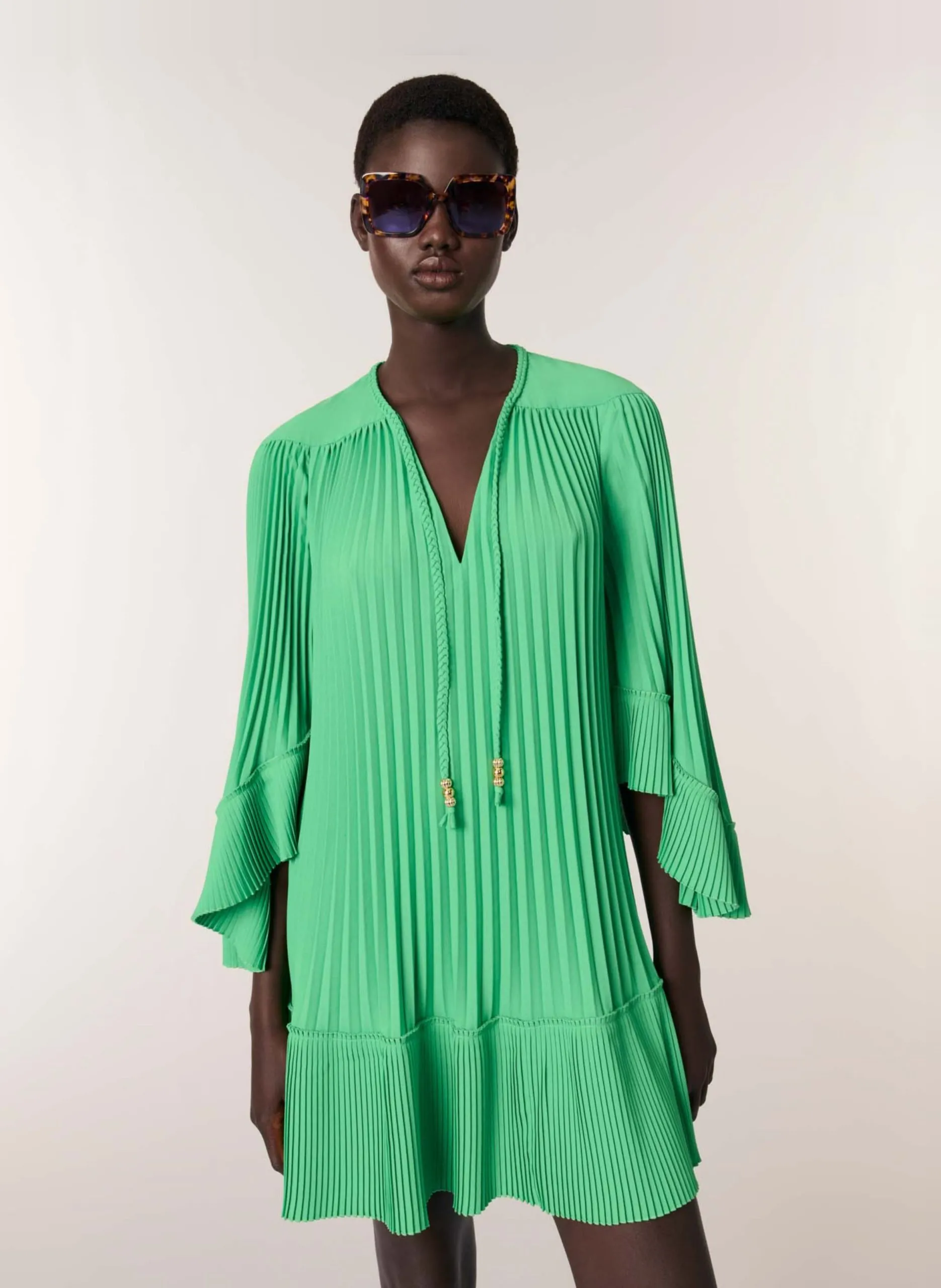 Robe courte col v plissée Vert