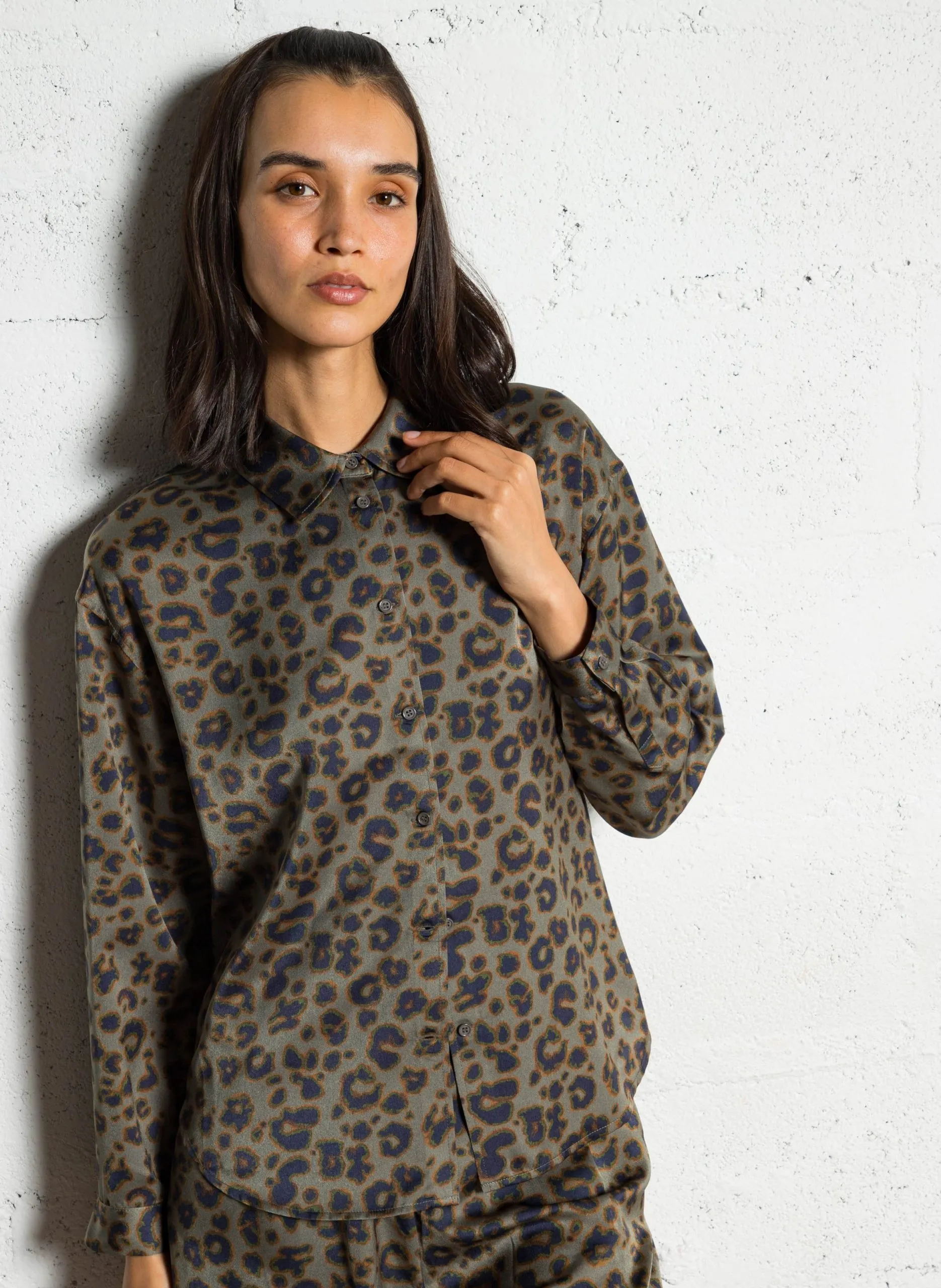 Chemise ample boutonnée à imprimé léopard Kaki BILLIE