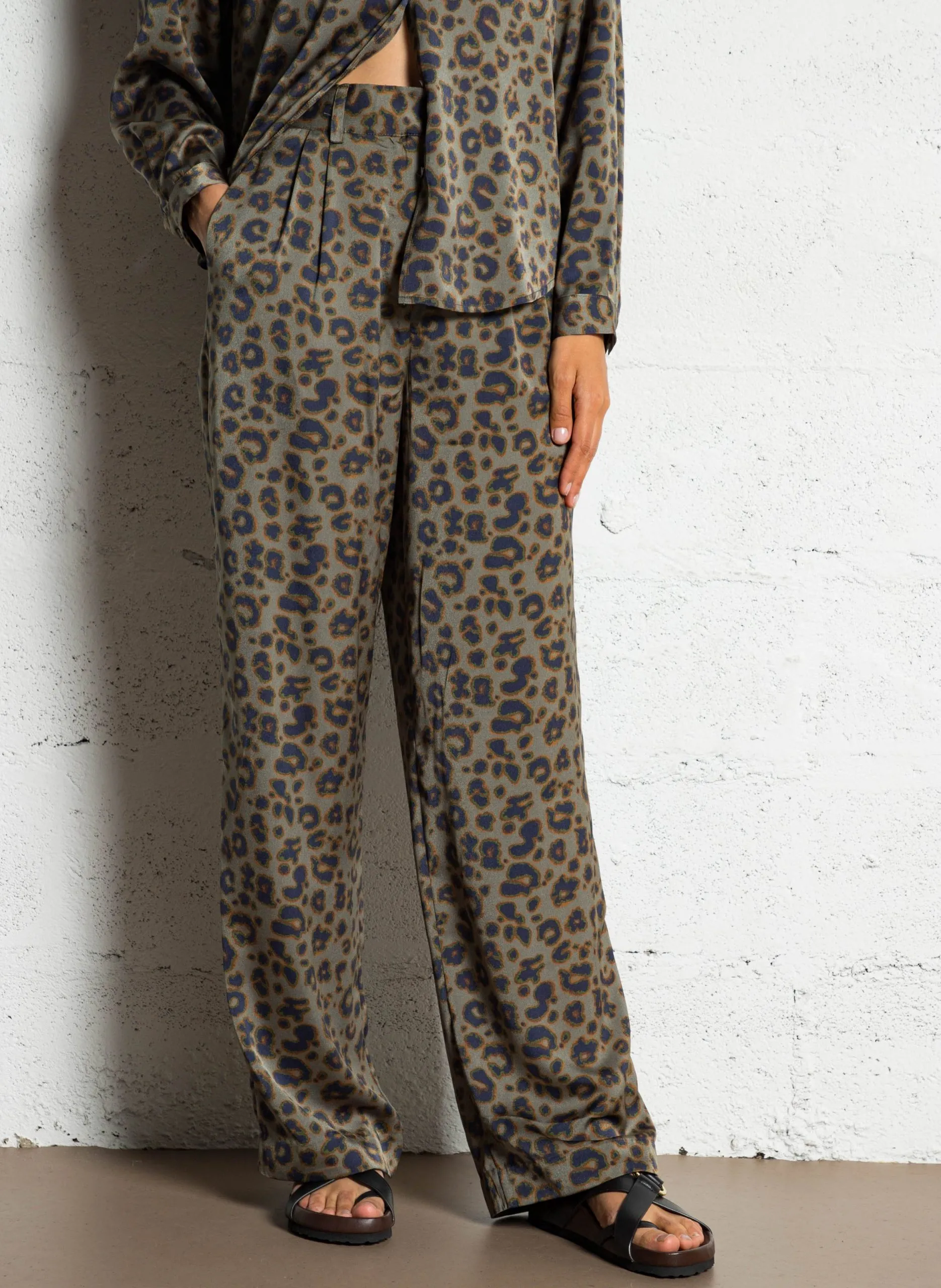 Pantalon large à imprimé léopard Kaki BLOY