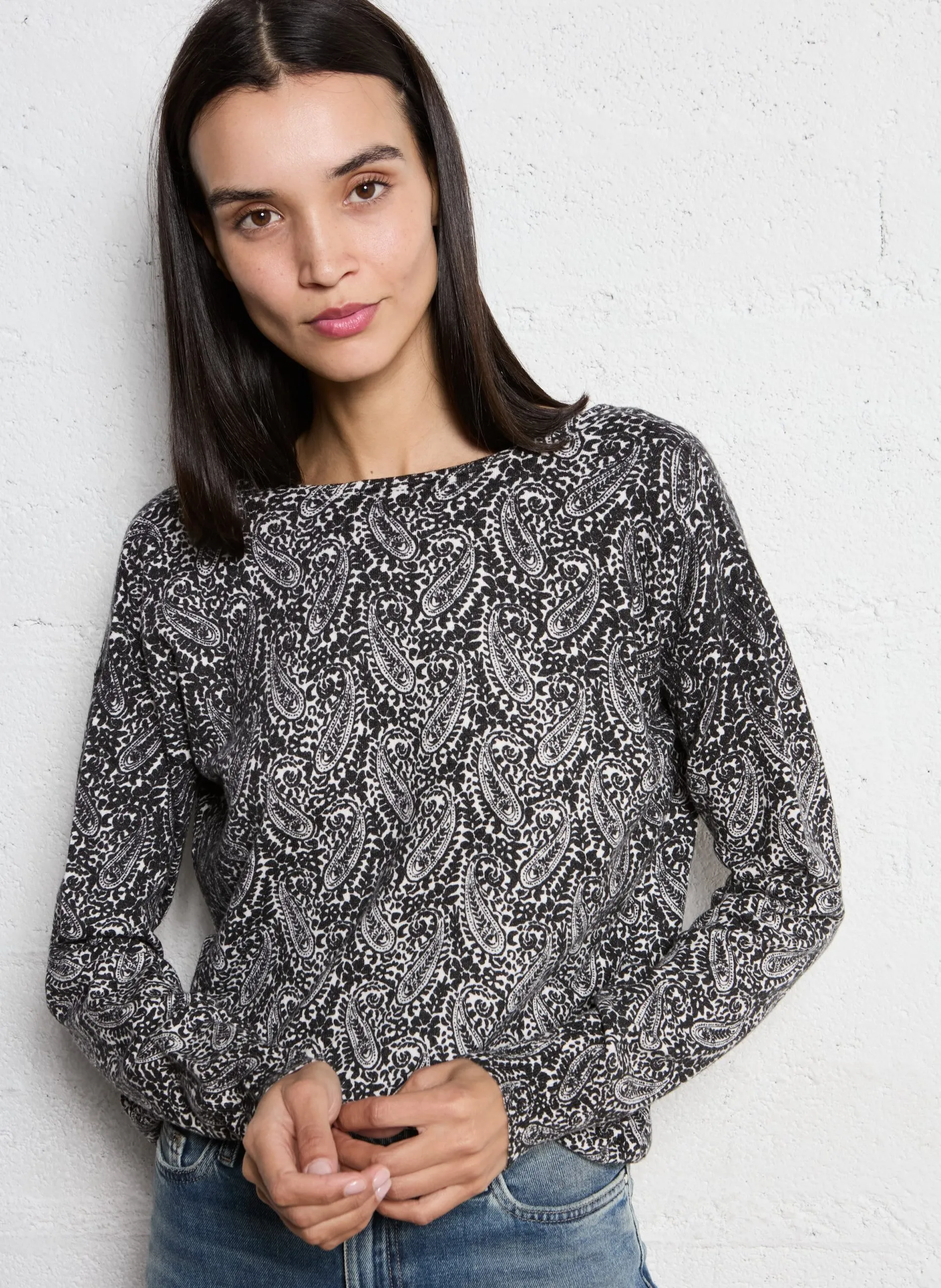 Pull droit col V Noir TOKAY