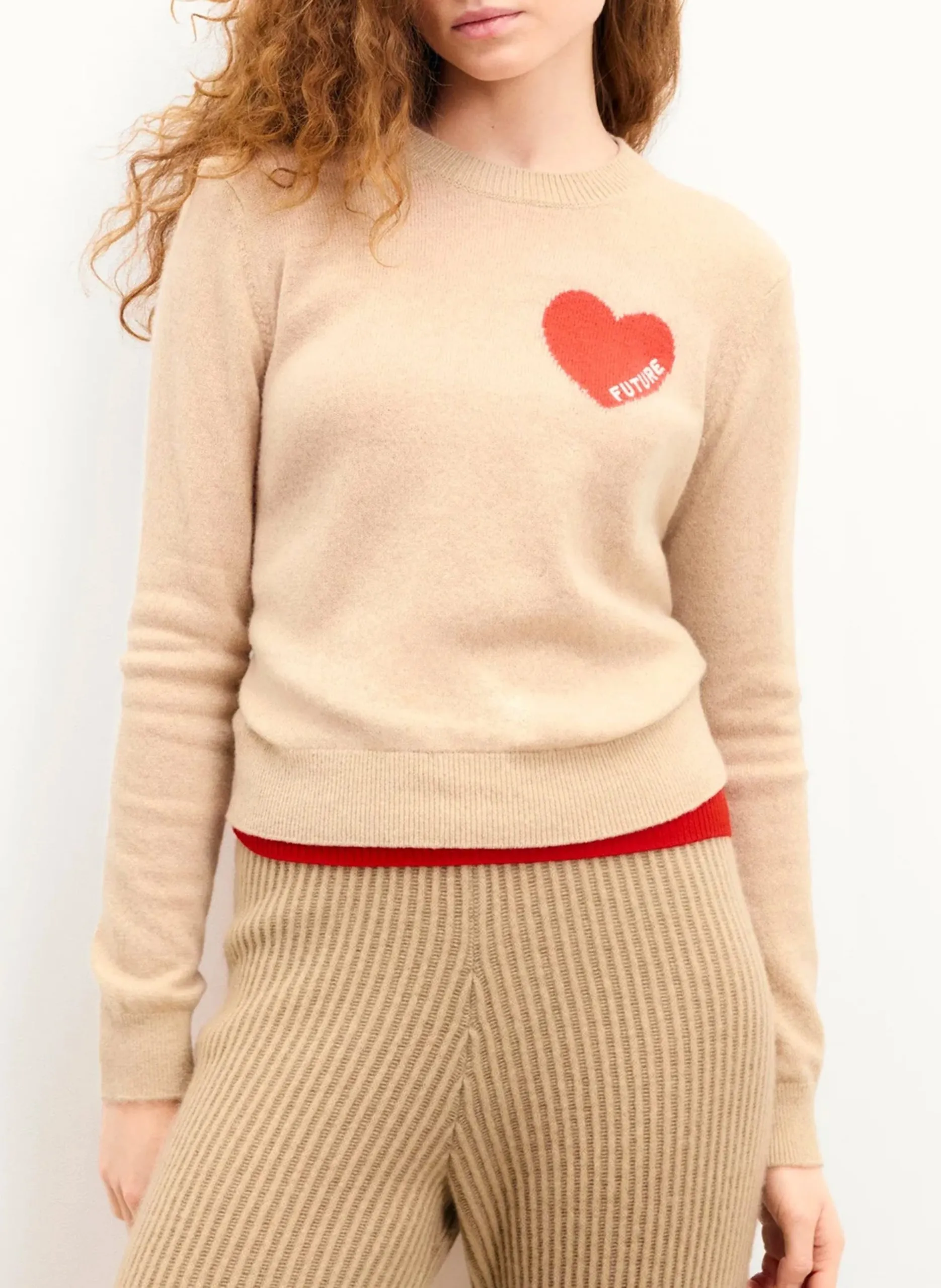 Pull ajusté à motif cœur en cachemire Beige