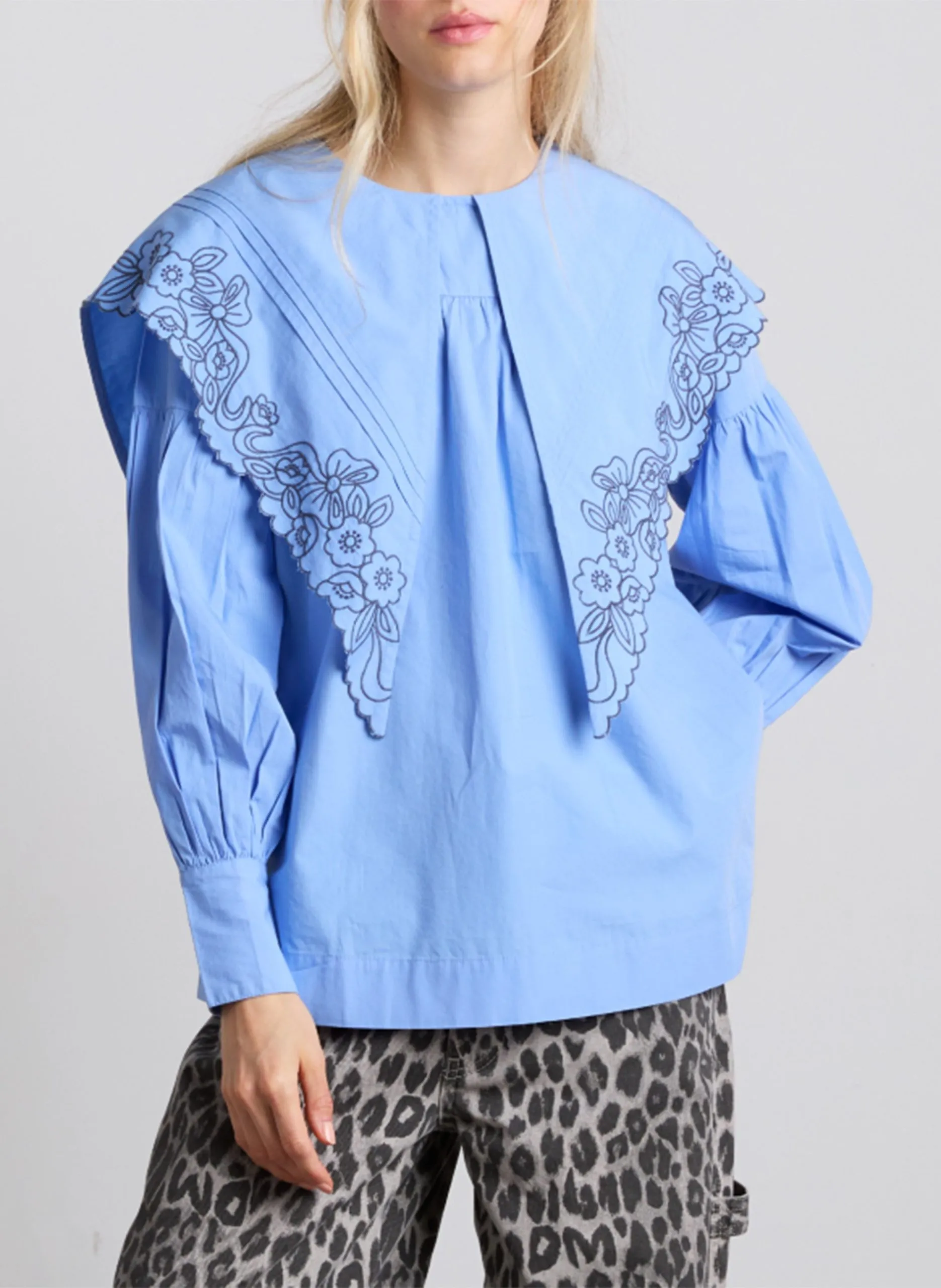 Blouse droite en coton bio brodé Bleu CANDY