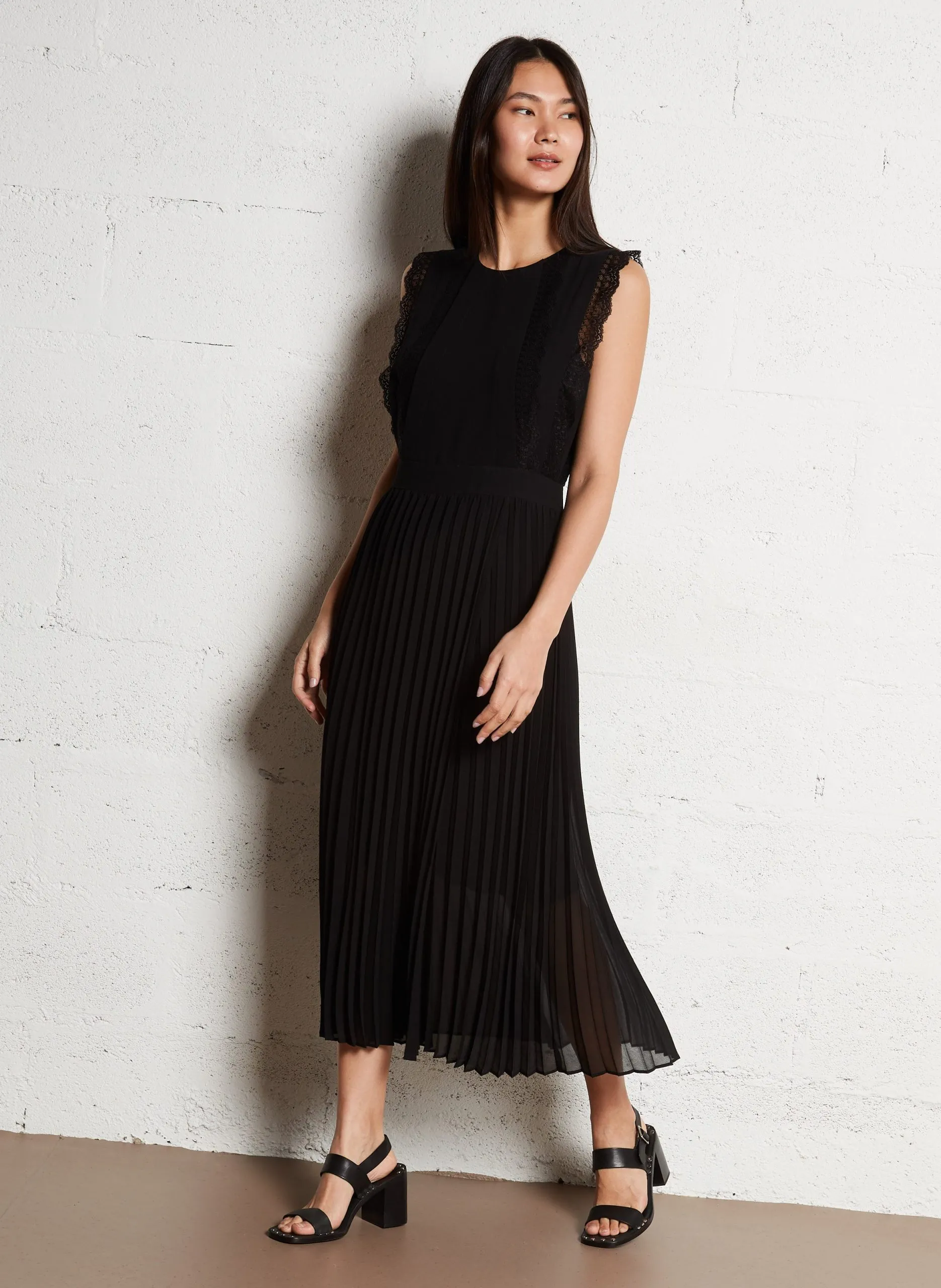 Robe midi plissée sans manches Noir