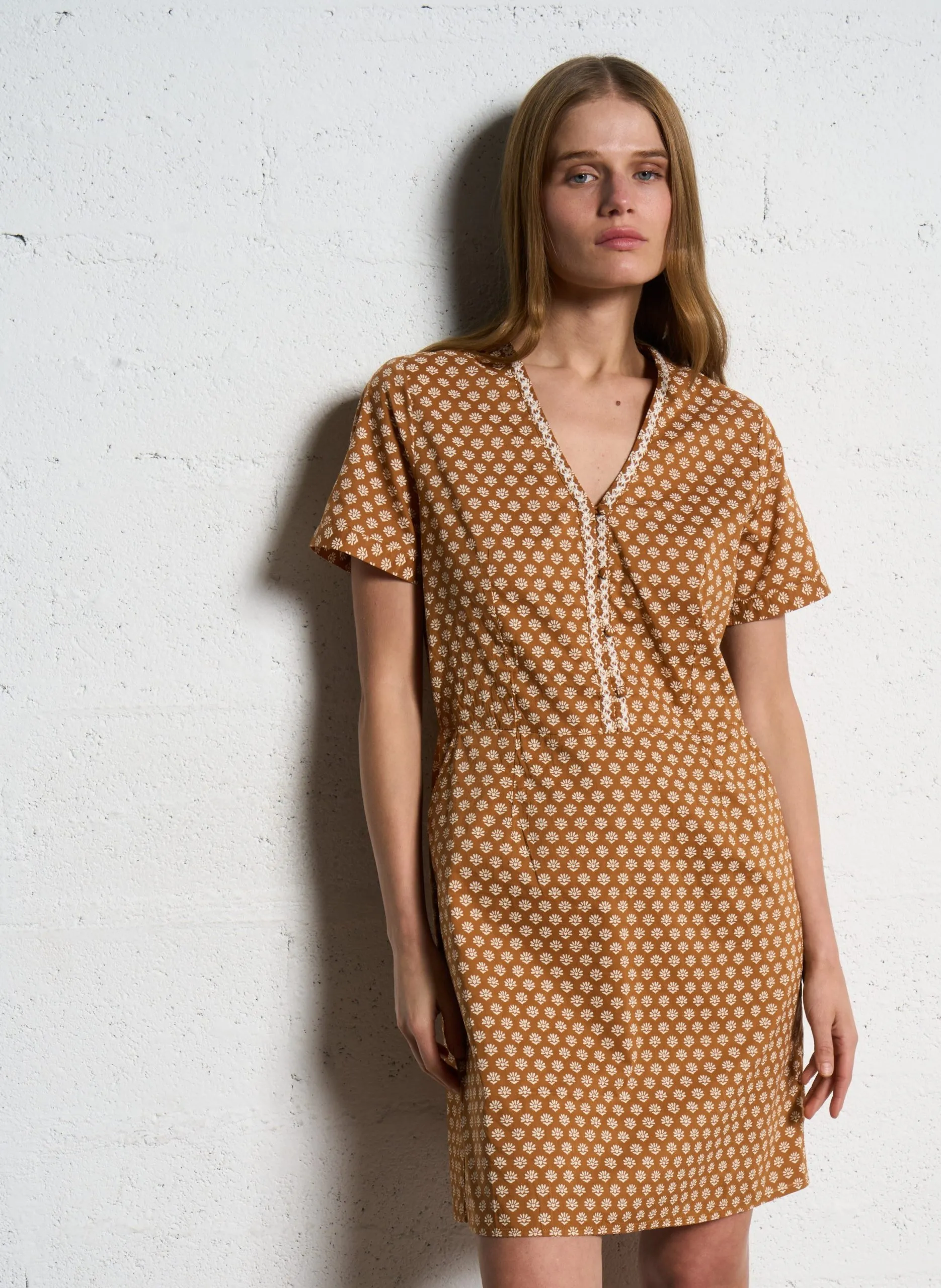 Robe courte imprimée en coton Marron
