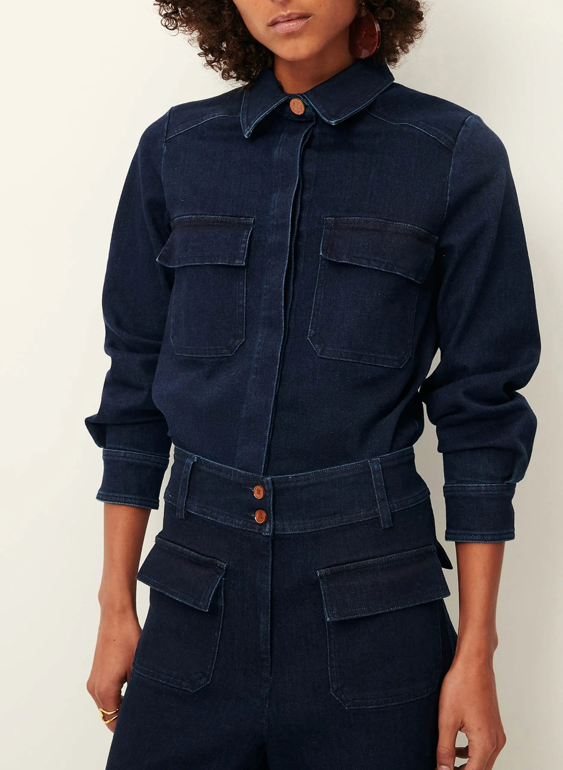 Veste courte droite en denim de coton léger Bleu GUGGEN