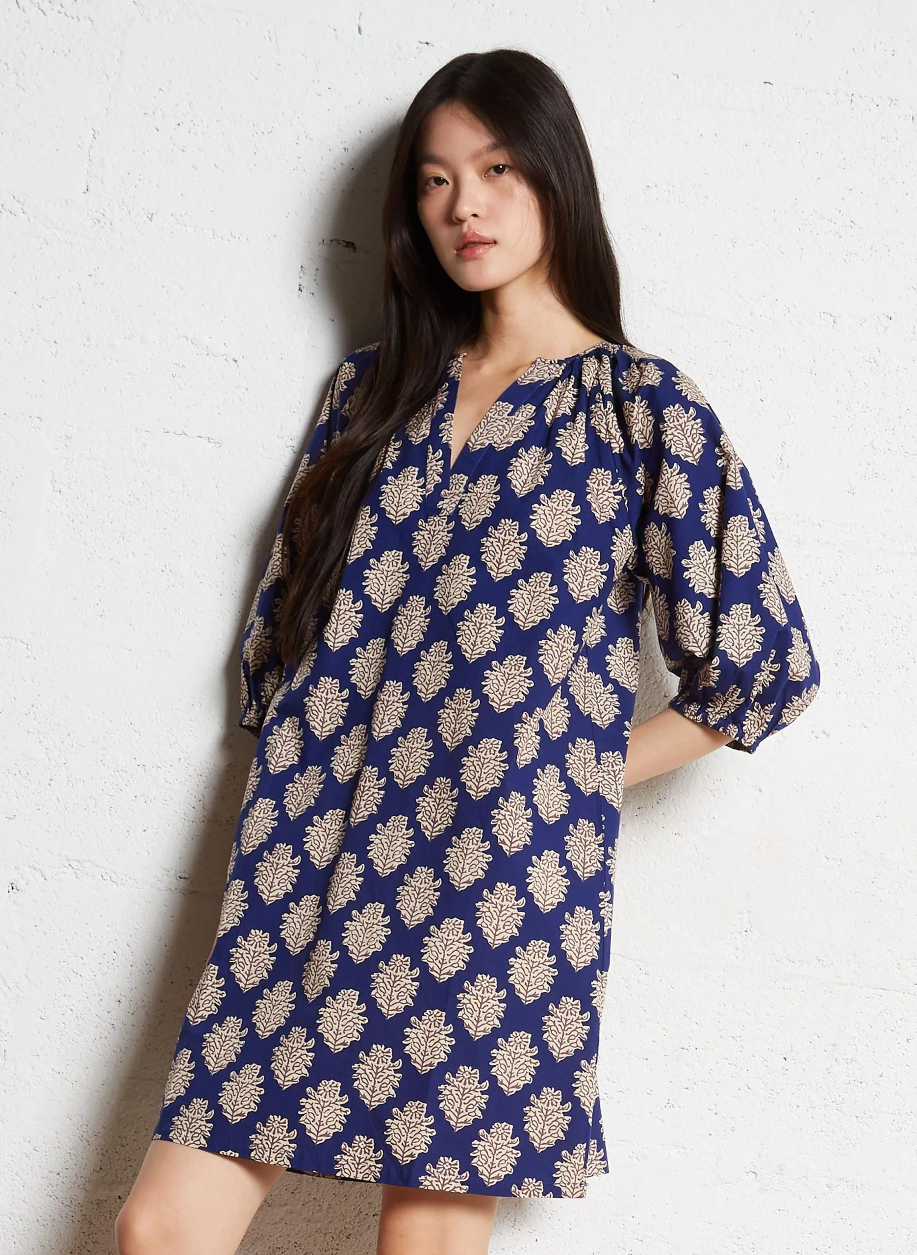 Robe courte col V en coton Bleu LEANA