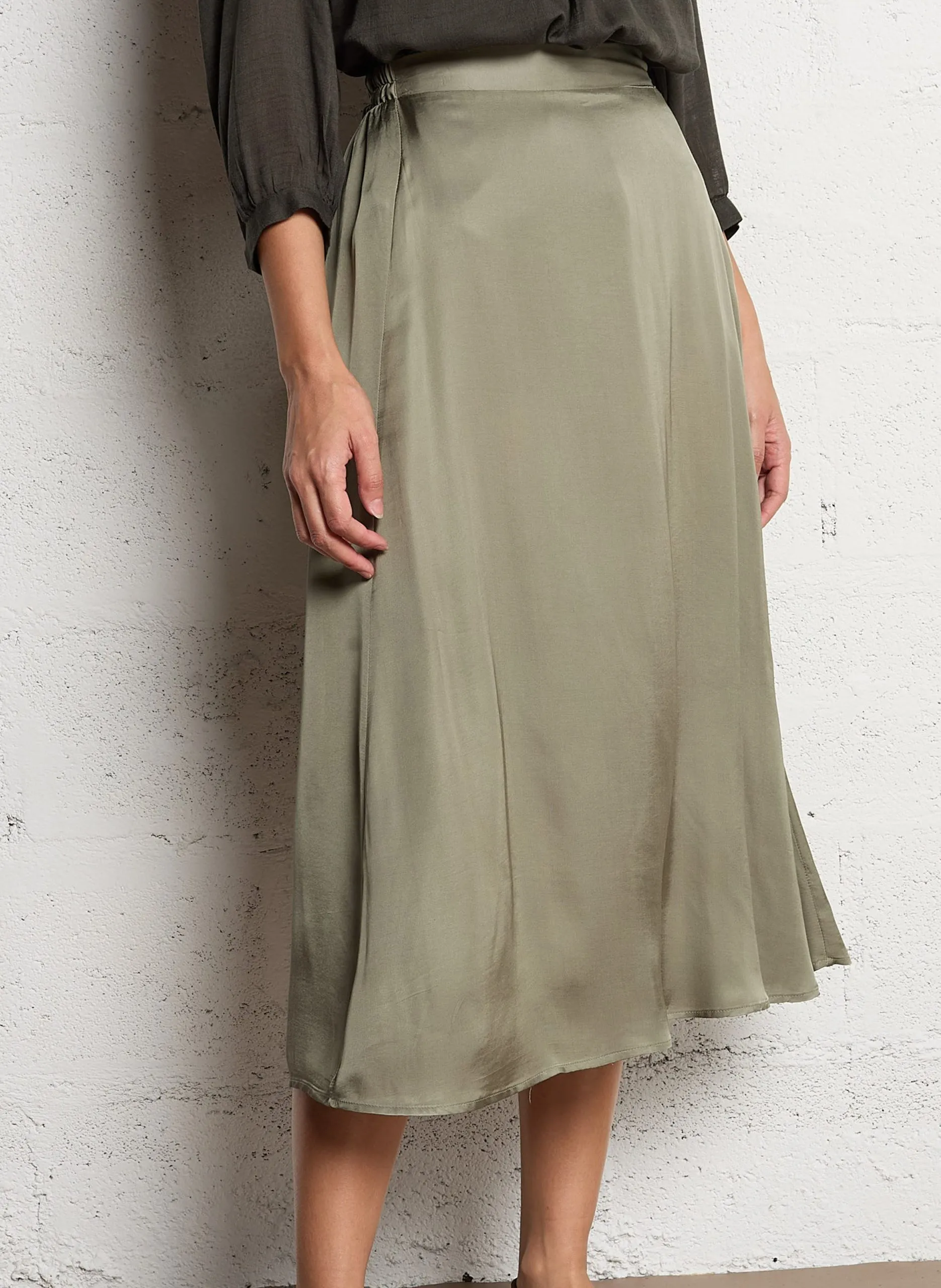 Jupe midi satinée Vert JASSIMA