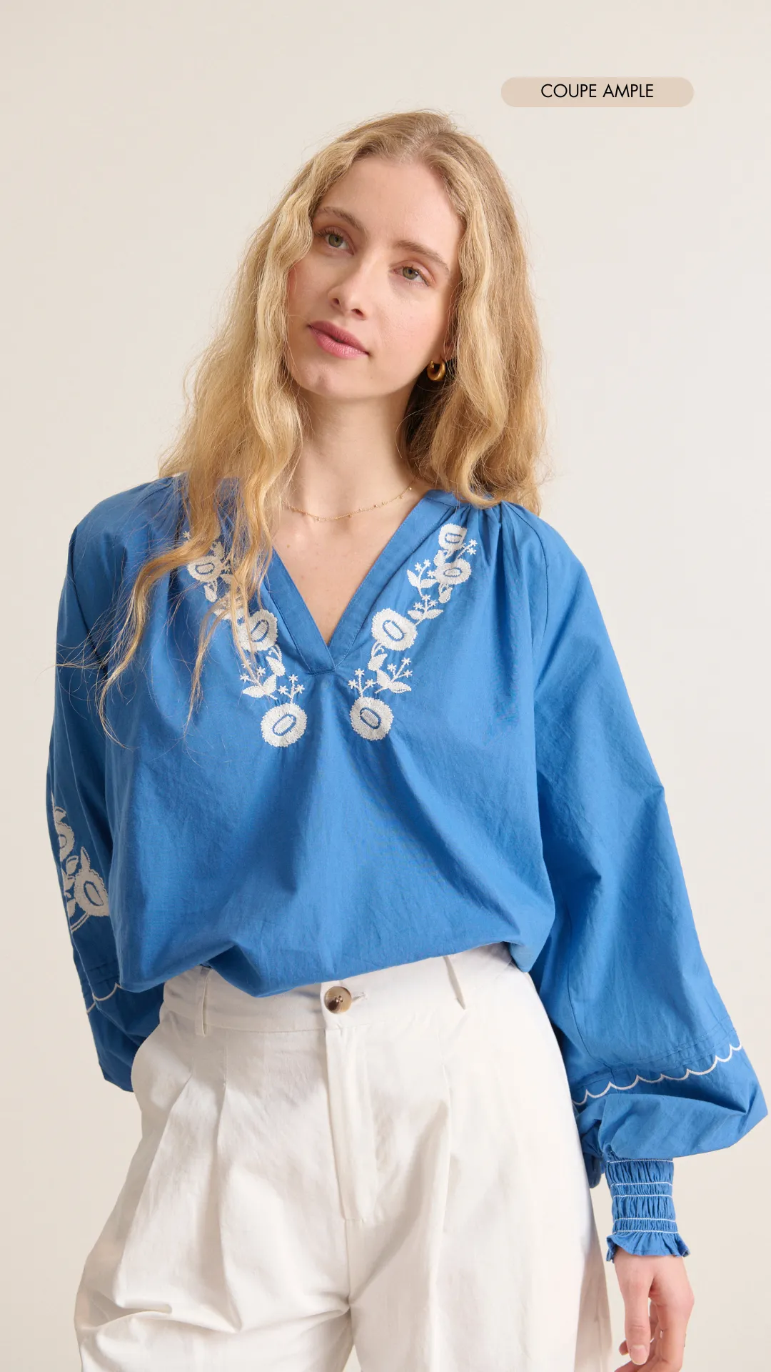 Blouse col v brodée Bleu VERA