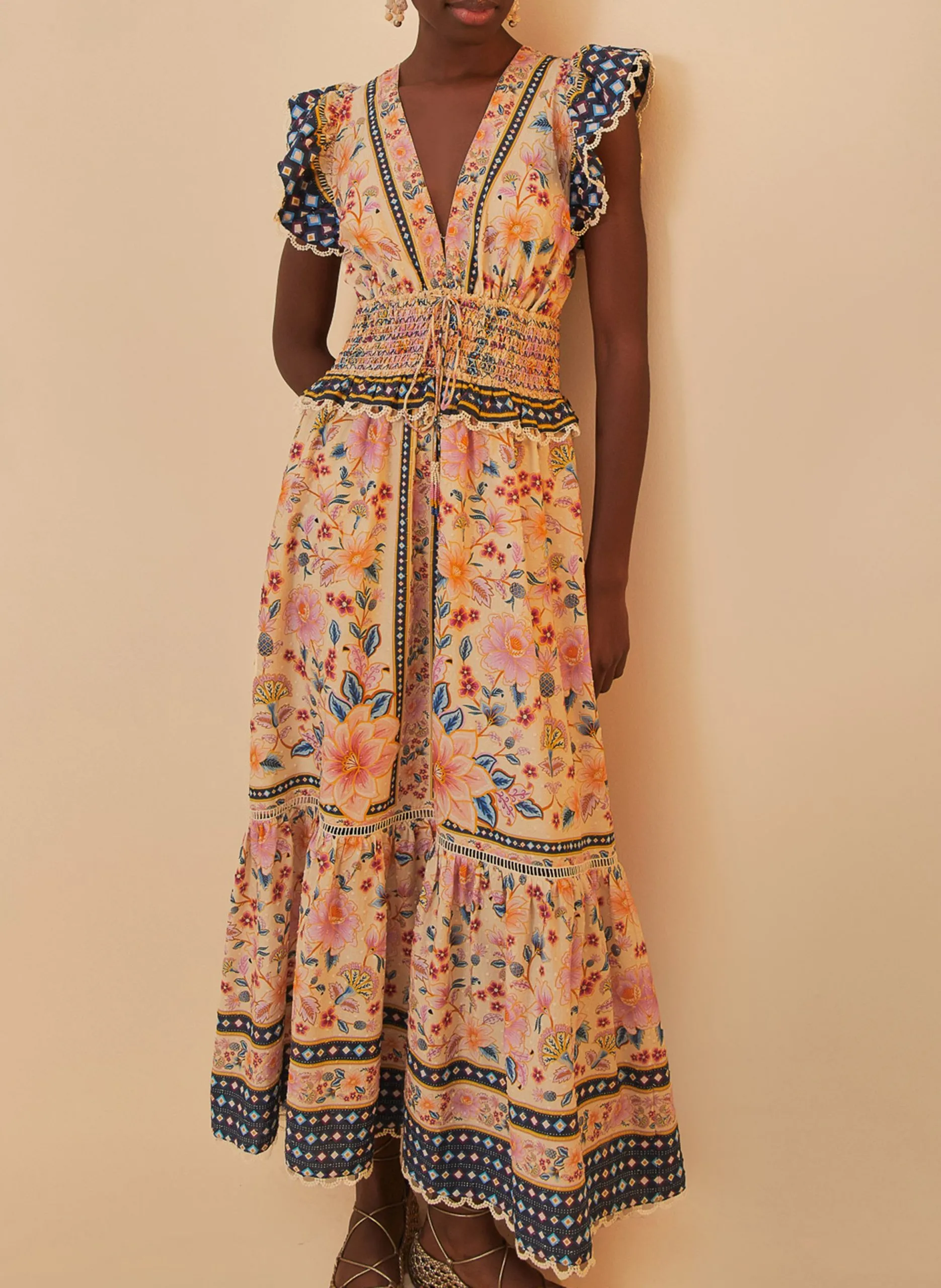 Robe longue cintrée col V à motifs Multicolore