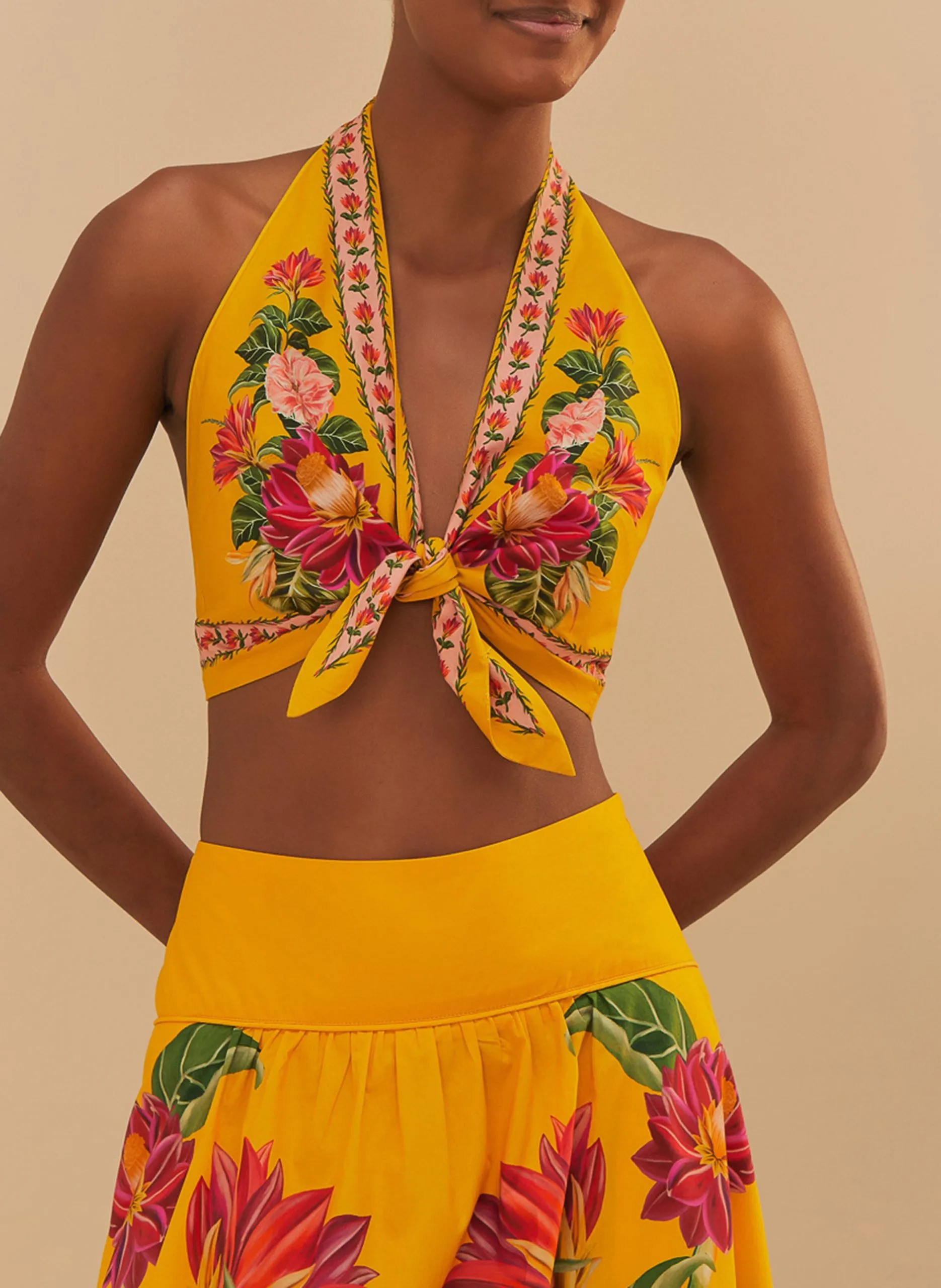 Top court col v à imprimé floral Jaune