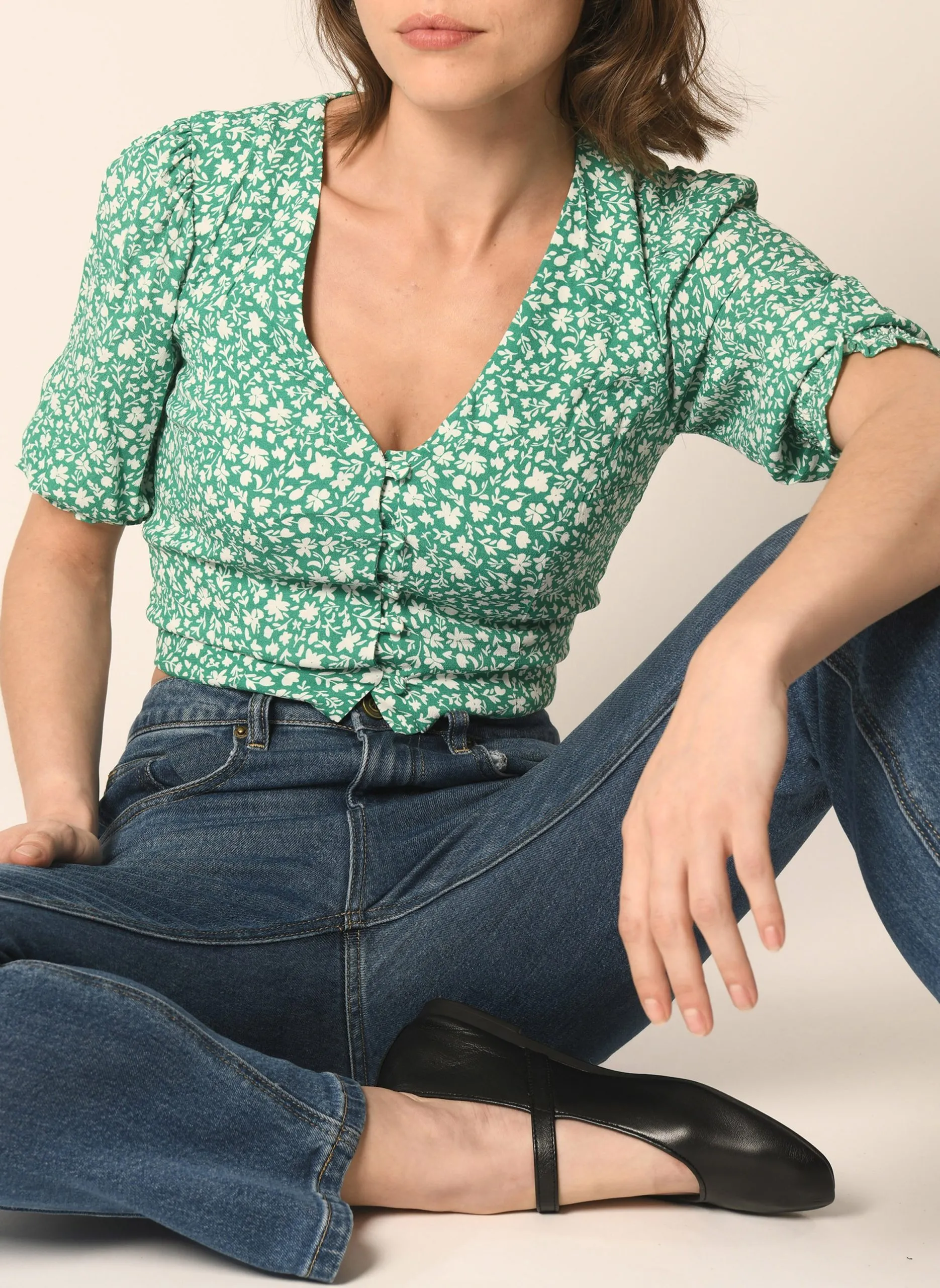 Top droit court col V Vert AURELE