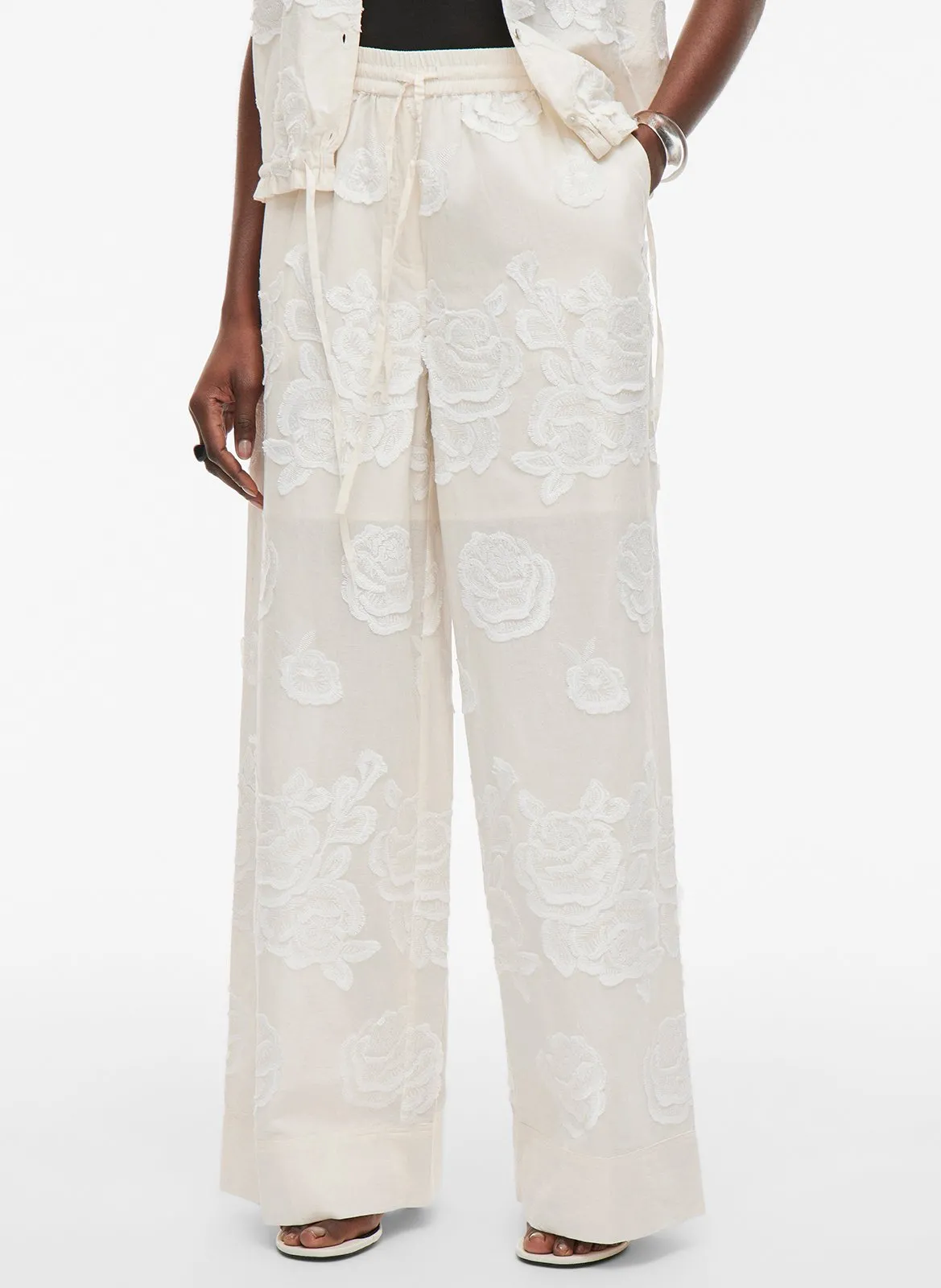 Pantalon large à broderies fleurs Beige