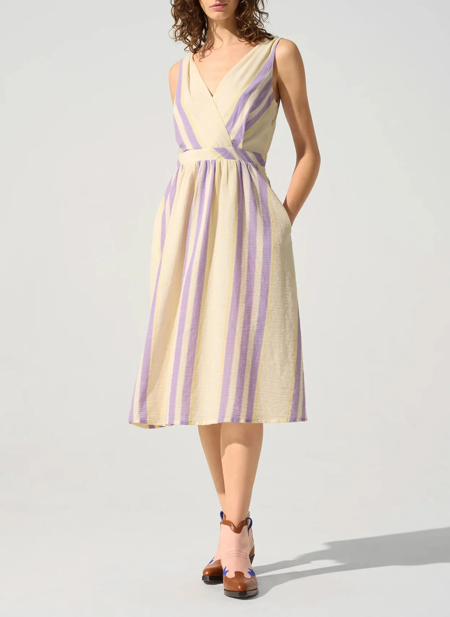 Robe midi col v à rayures Violet