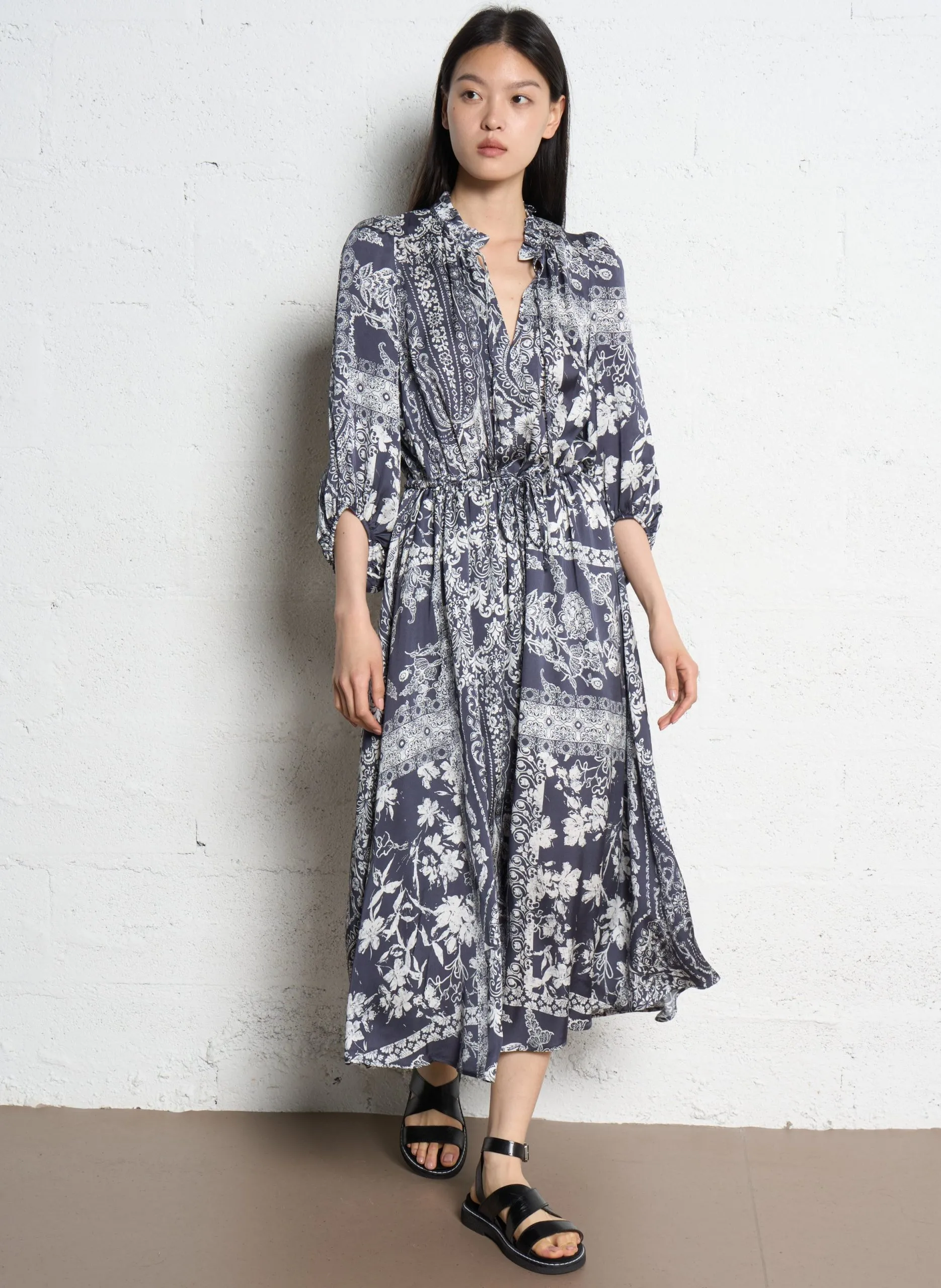 Robe longue col victorien à imprimé floral Bleu