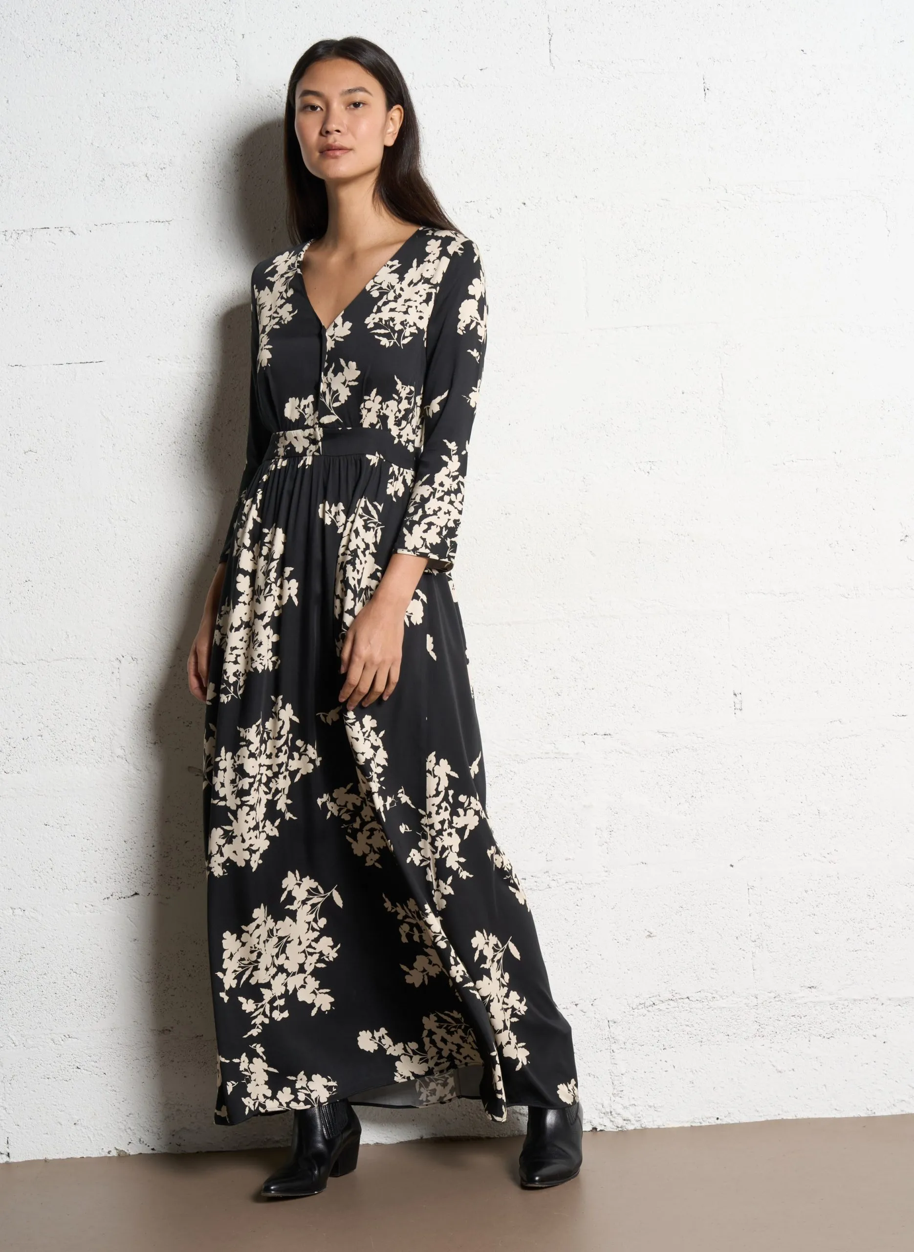 Robe longue col V imprimée Noir