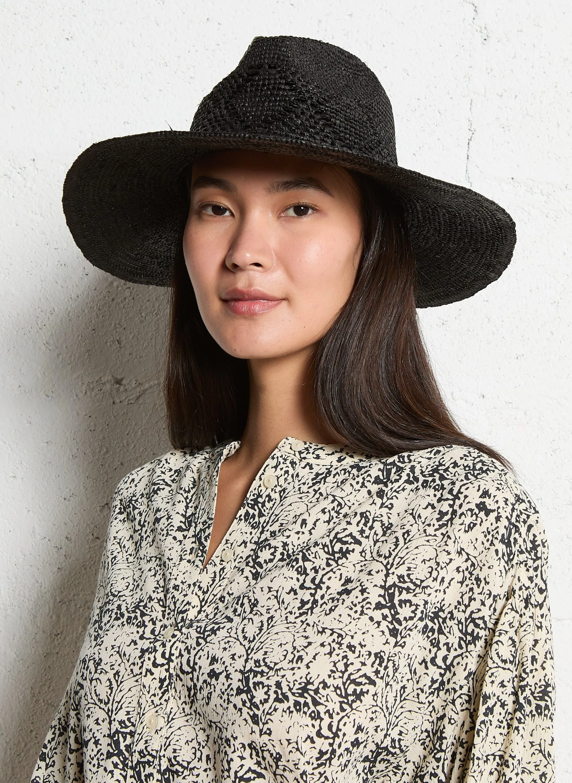 Chapeau réglable tissé et ajouré en raphia Noir CAPRIA