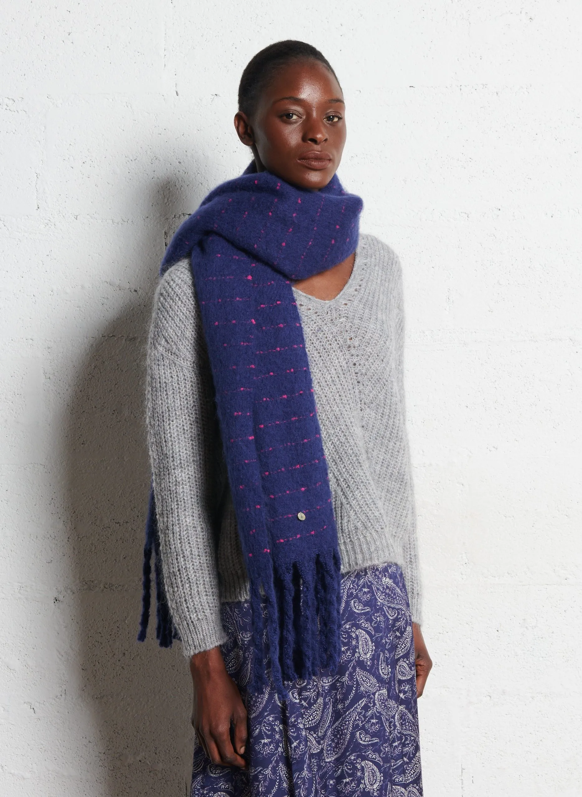 Echarpe duveteuse à franges Bleu ALANA