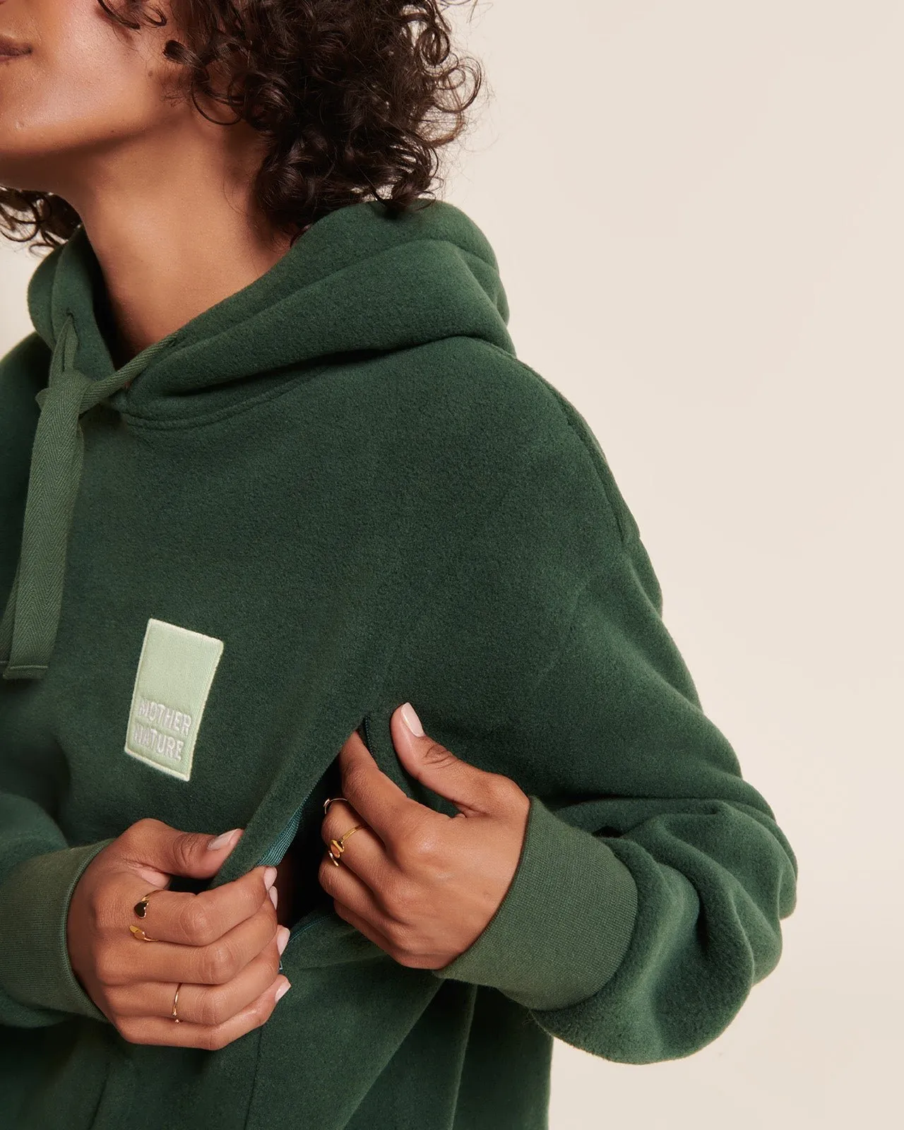 Le hoodie d'allaitement mother nature en polaire recyclée Vert