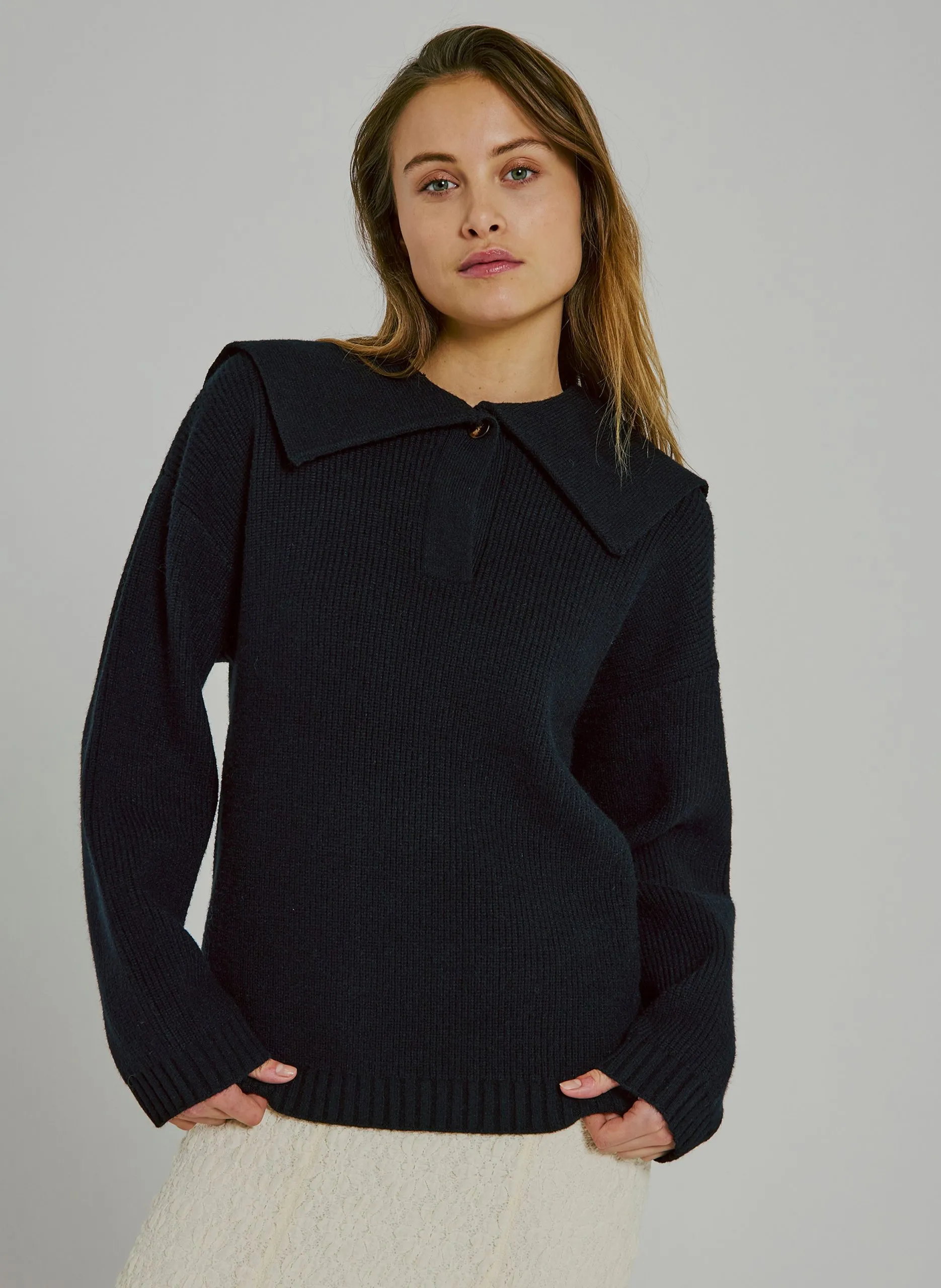 Pull col à revers uni en maille côtes Noir FEA