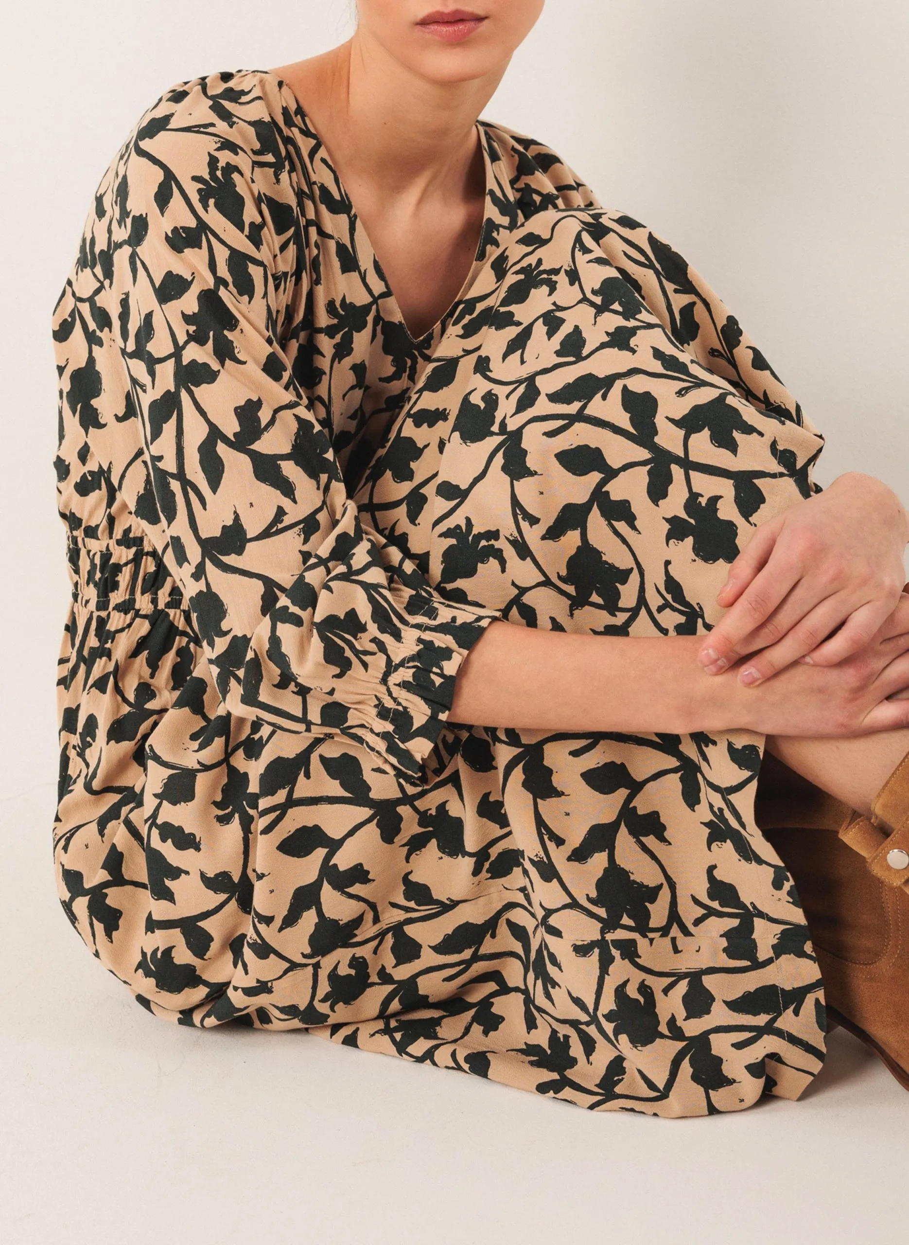 Robe midi ample à motifs floraux Beige