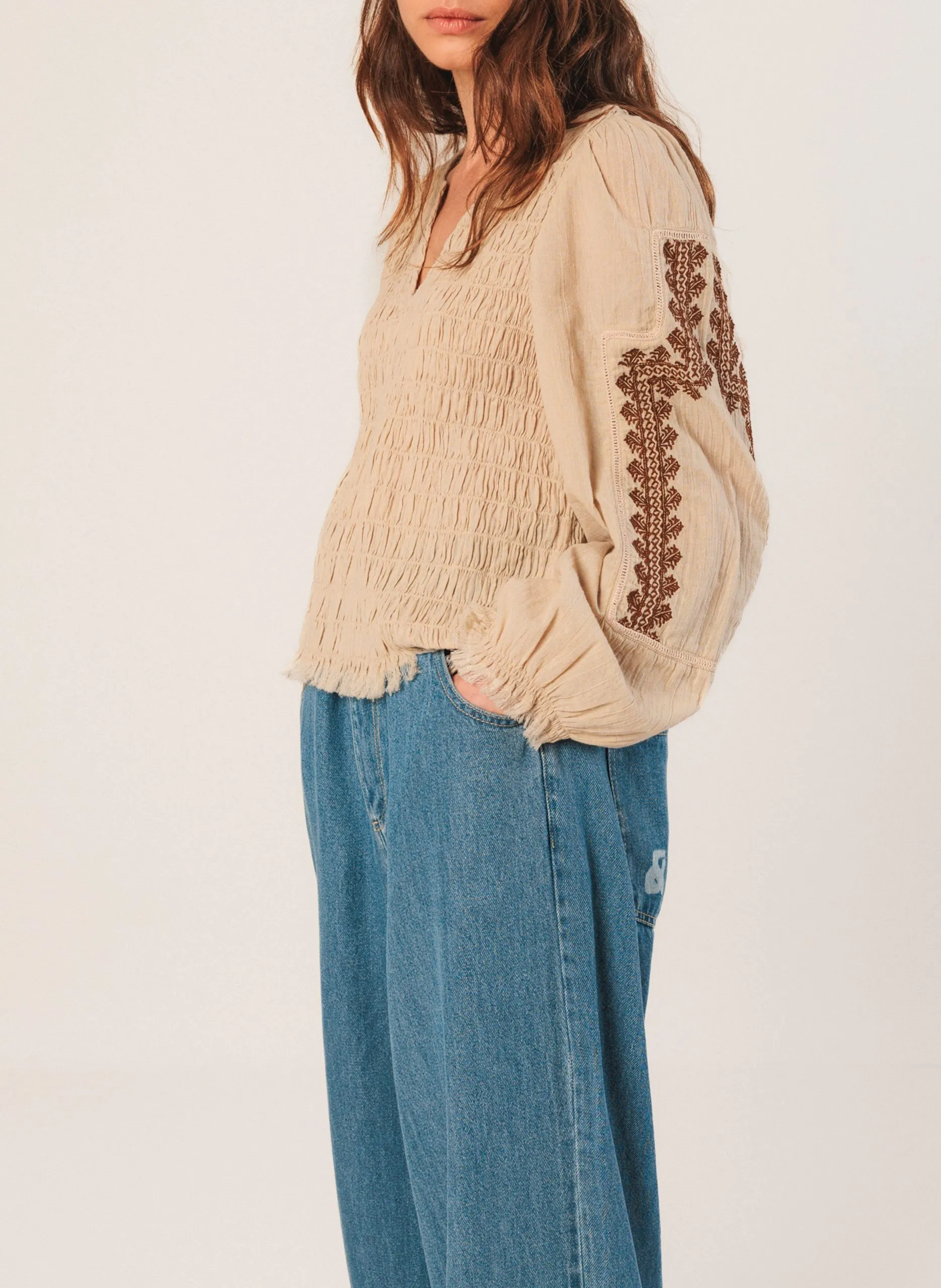 Top ajusté col V en coton bio Argent