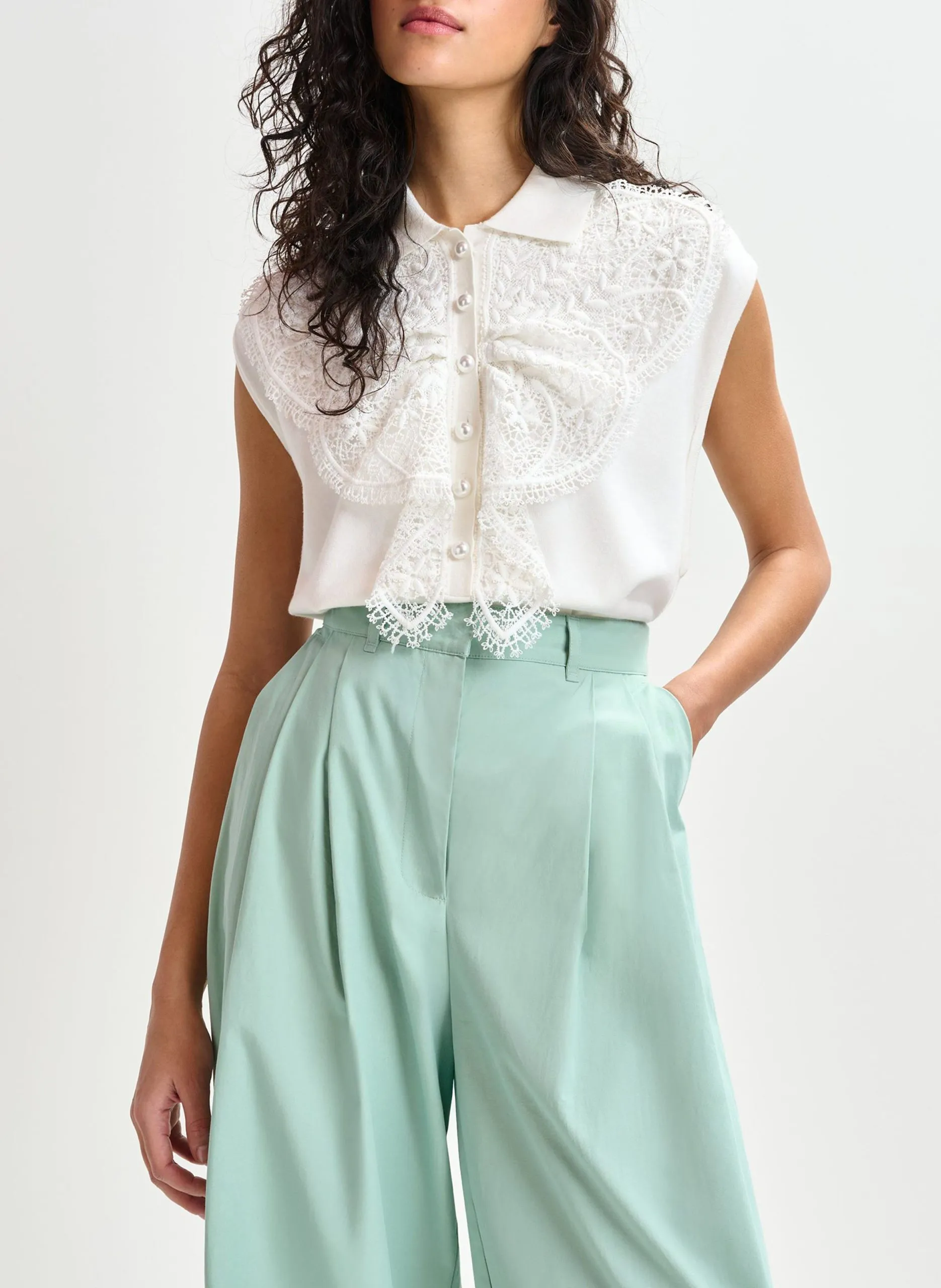 Polo sans manches à broderies fantaisies Blanc IHELLY