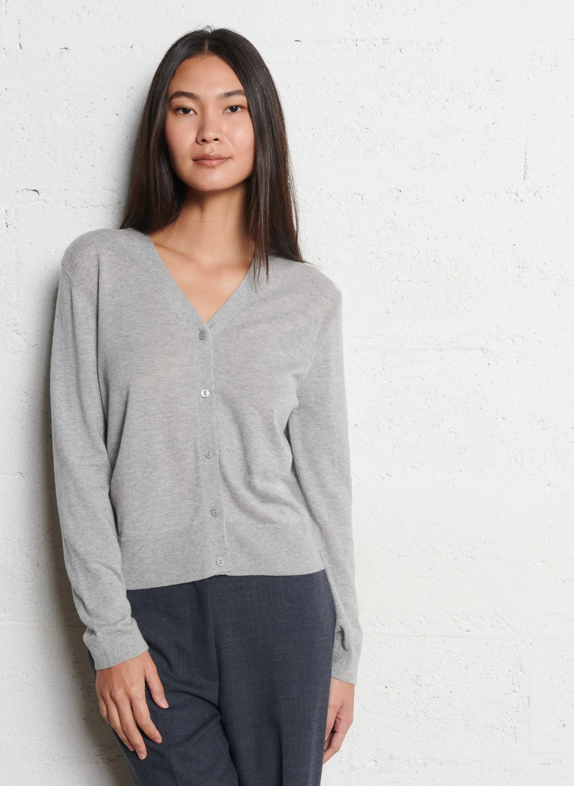 Gilet droit col V en laine mérinos mélangée Gris