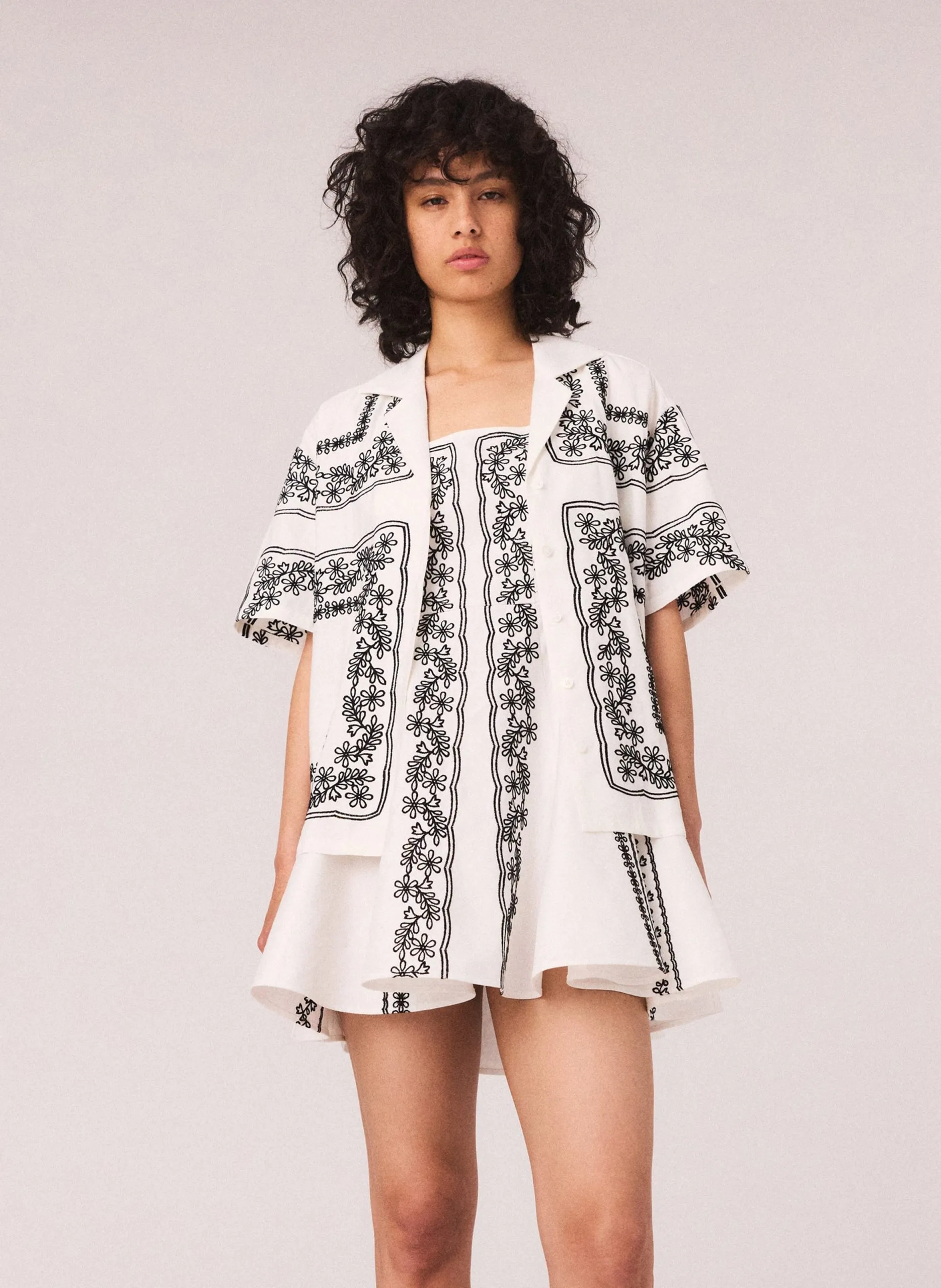 Chemise oversize en lin mélangé brodé Beige