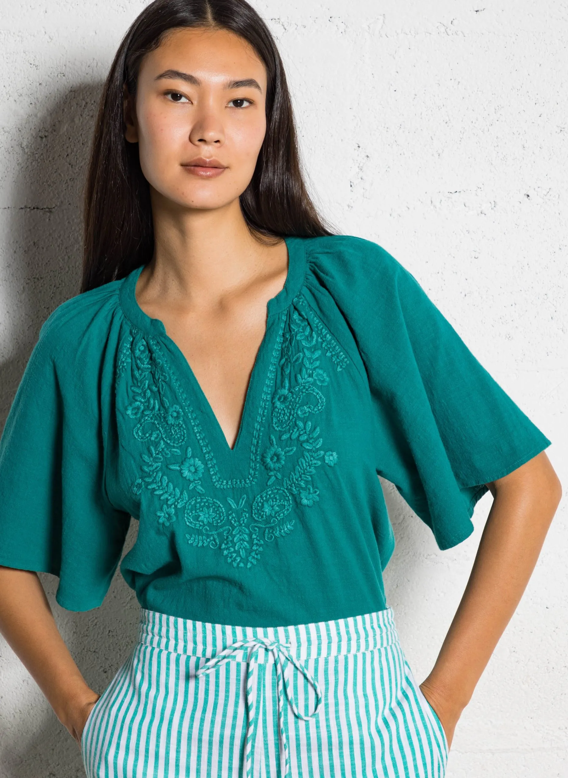 Top droit en coton brodé Bleu POKER