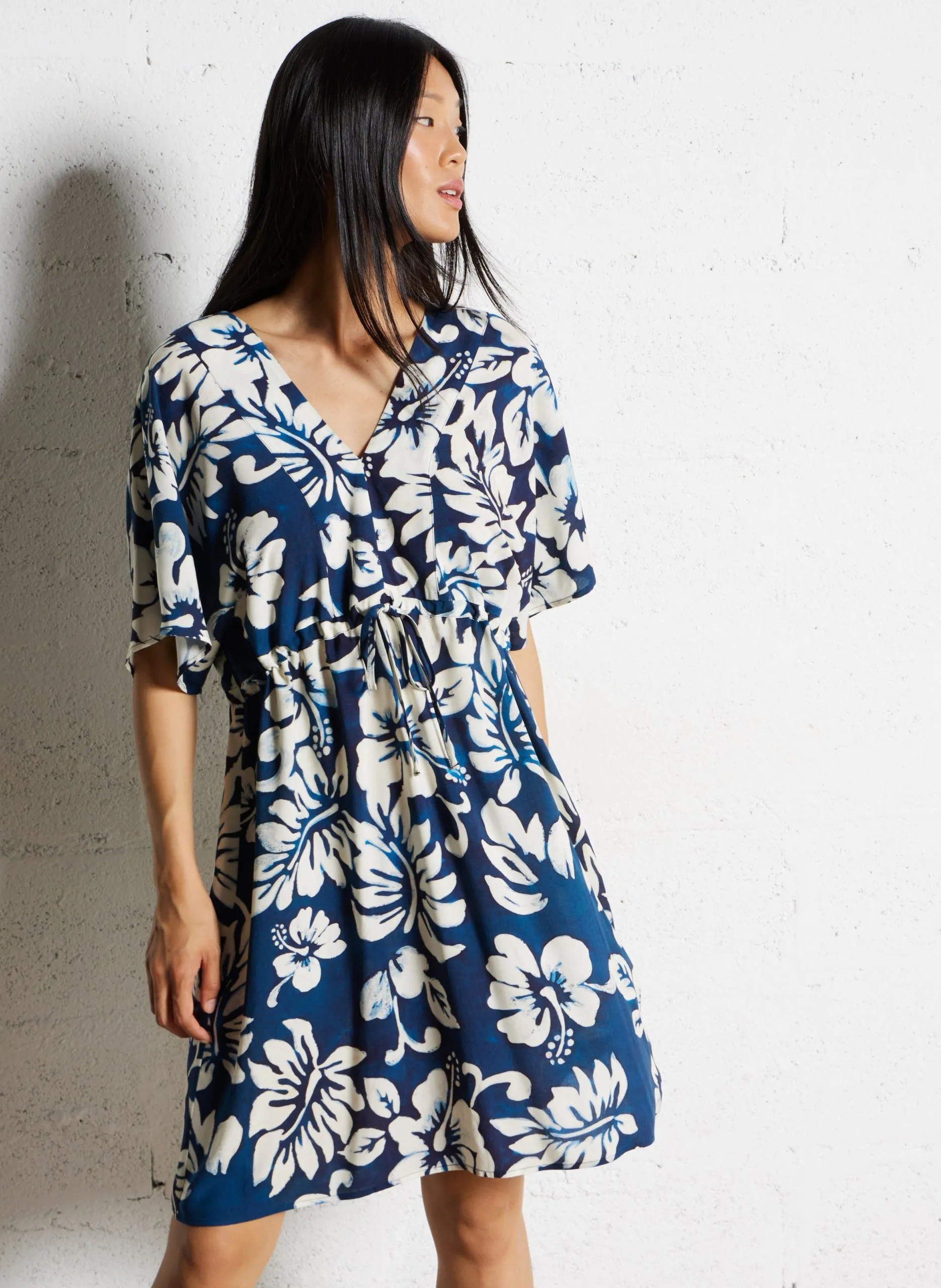 Robe courte fluide col V à motifs Bleu ROHAYO