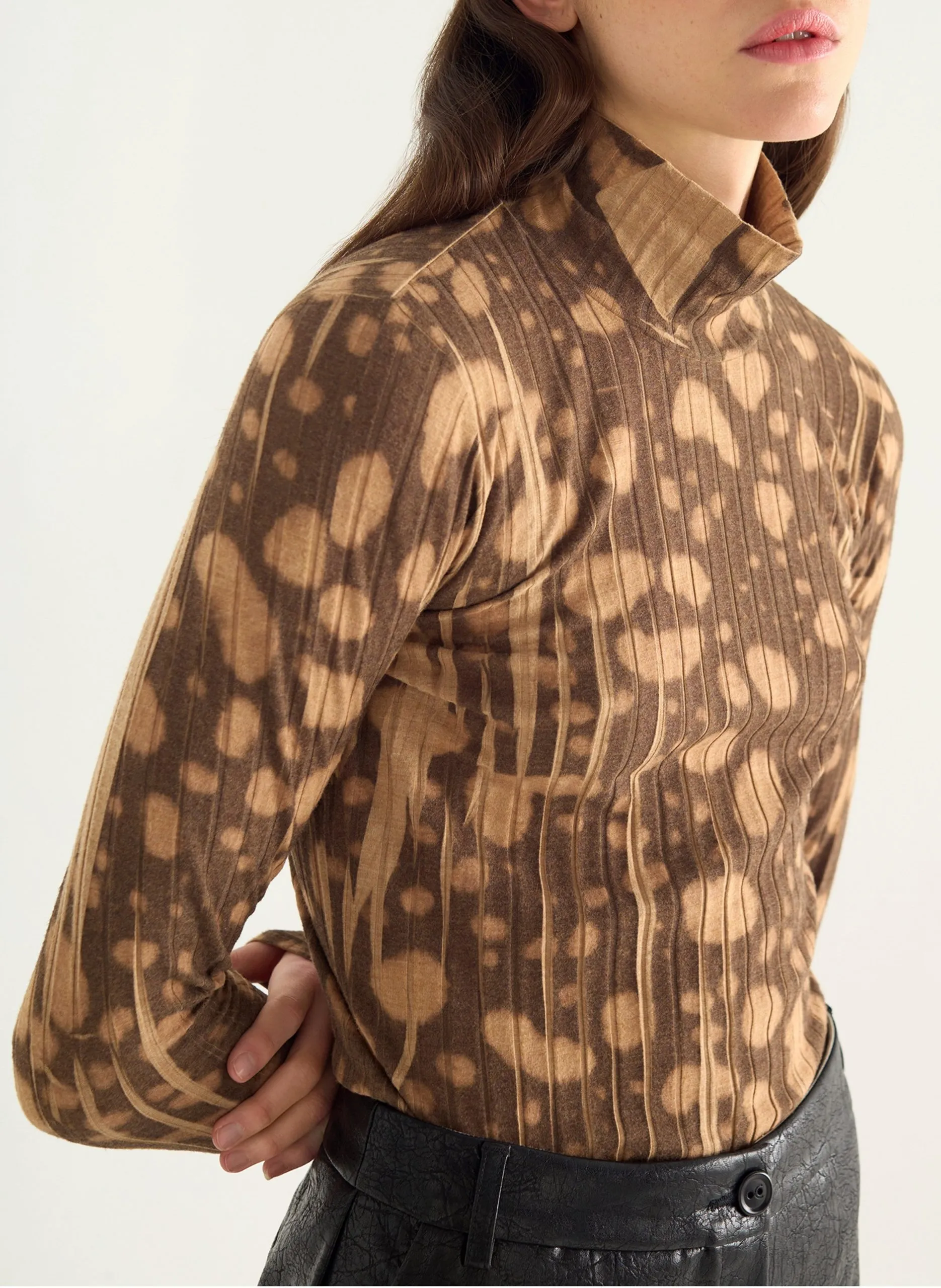 Tee-shirt droit col montant Marron