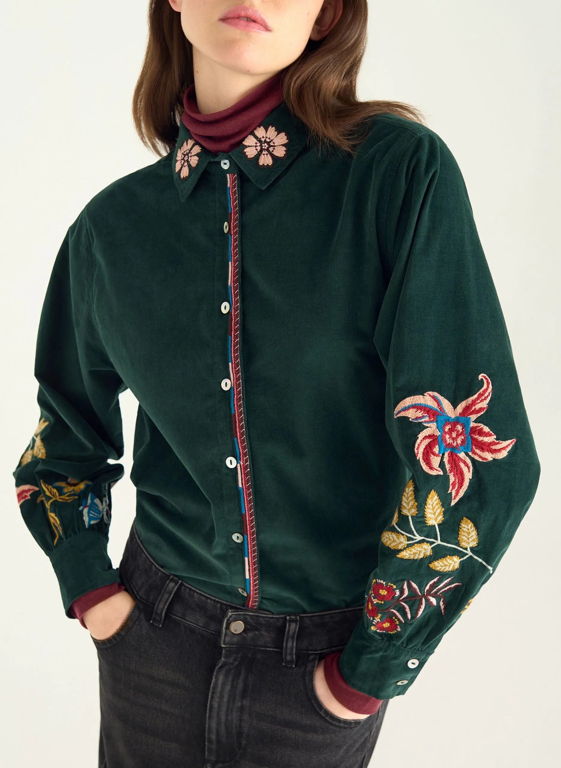 Chemise droite unie à broderies Vert