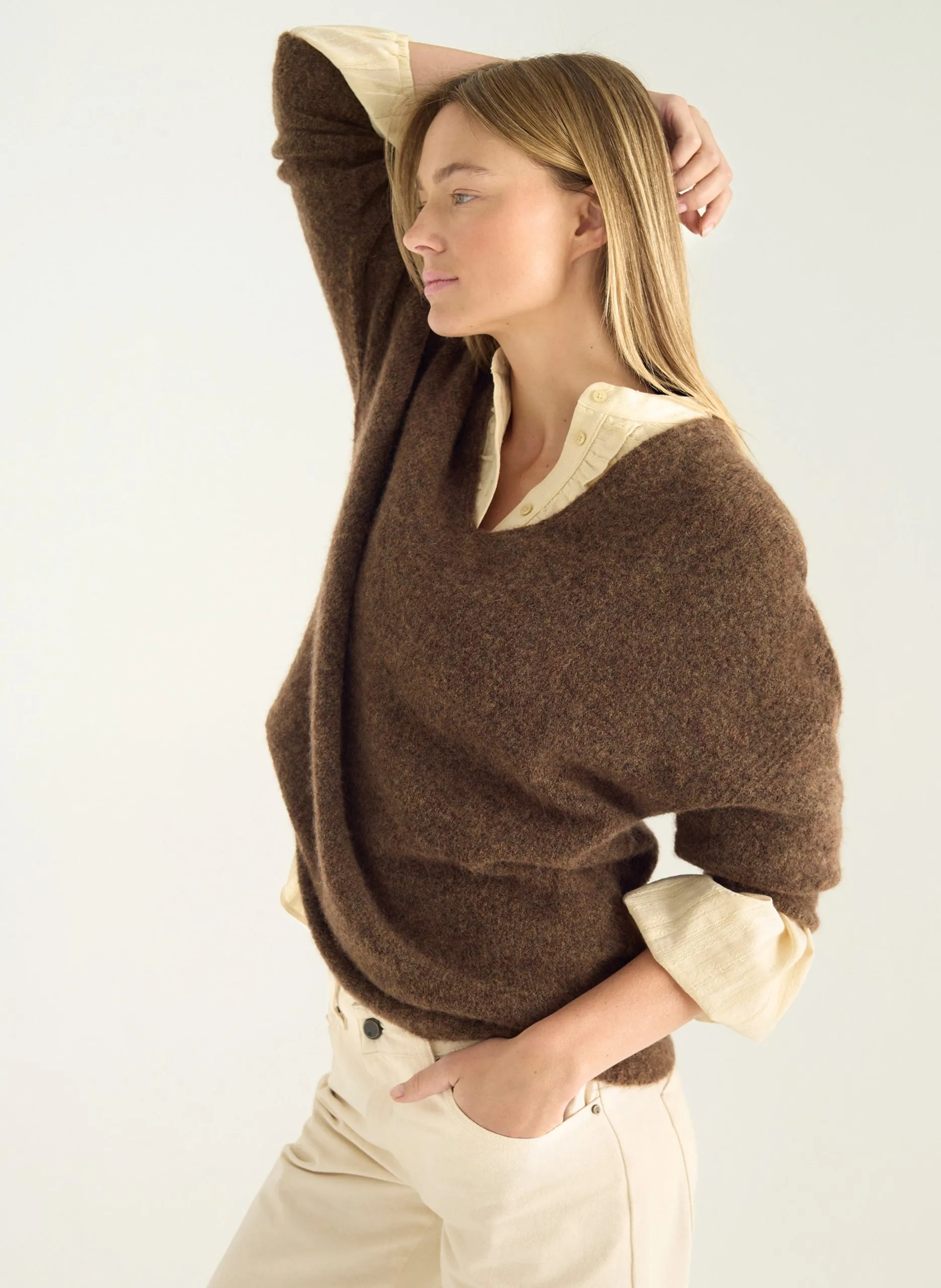 Pull oversize col V en maille moelleuse Marron